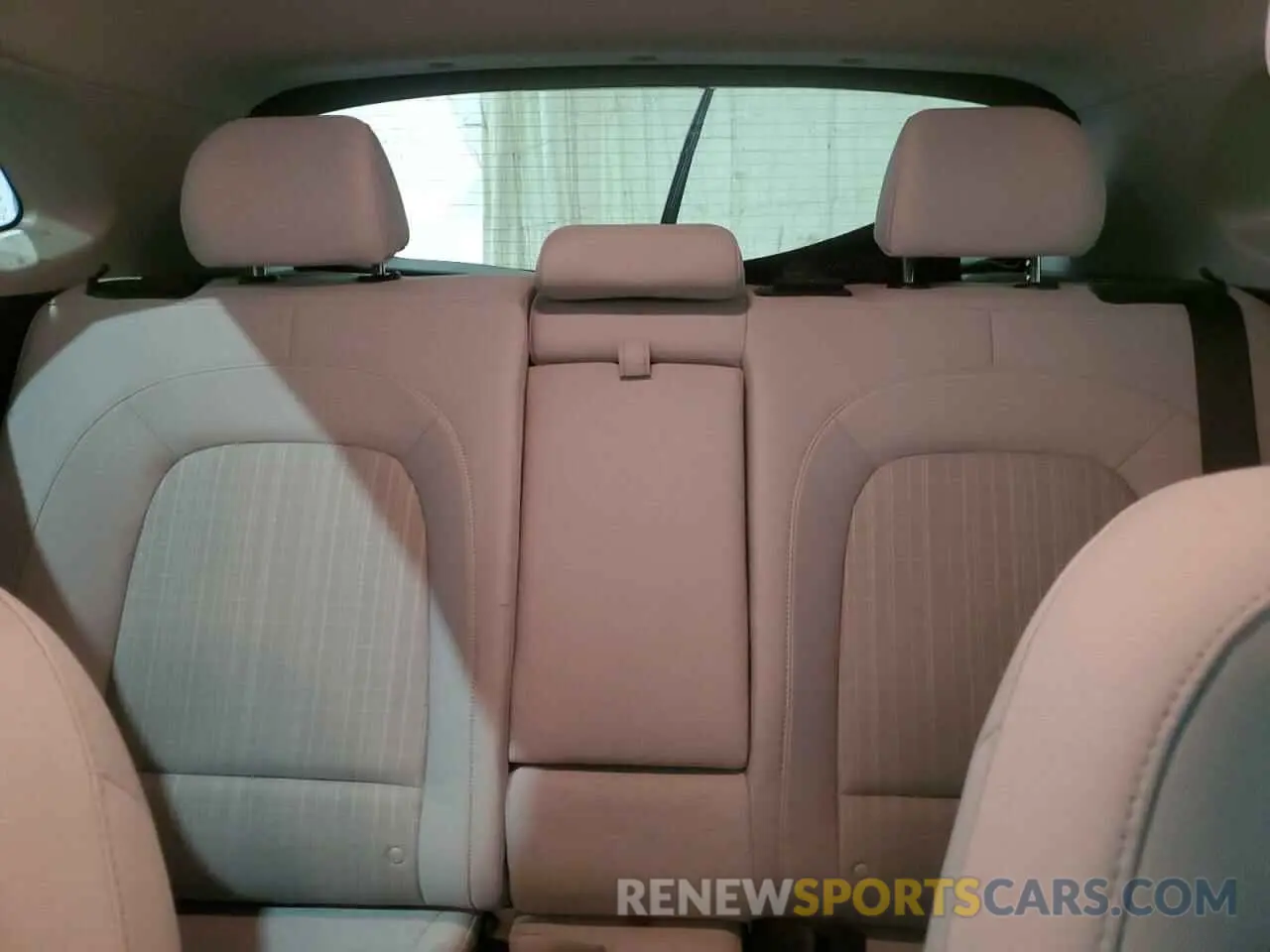 10 fotografías del automóvil dañado KM8K6CAB4PU943936 HYUNDAI KONA 2023