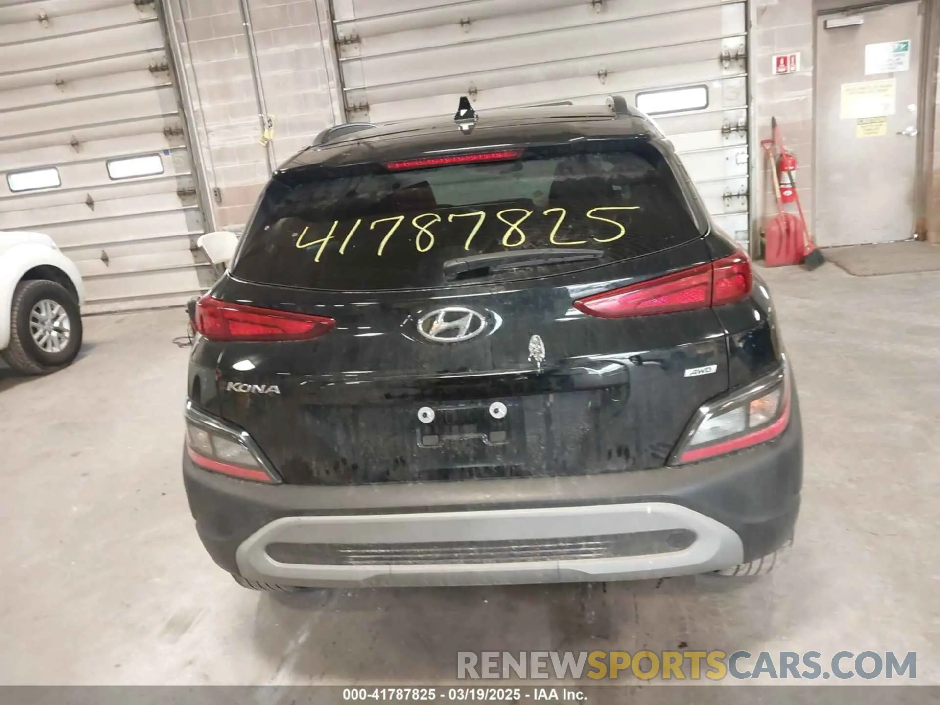 17 fotografías del automóvil dañado KM8K6CAB5PU011938 HYUNDAI KONA 2023