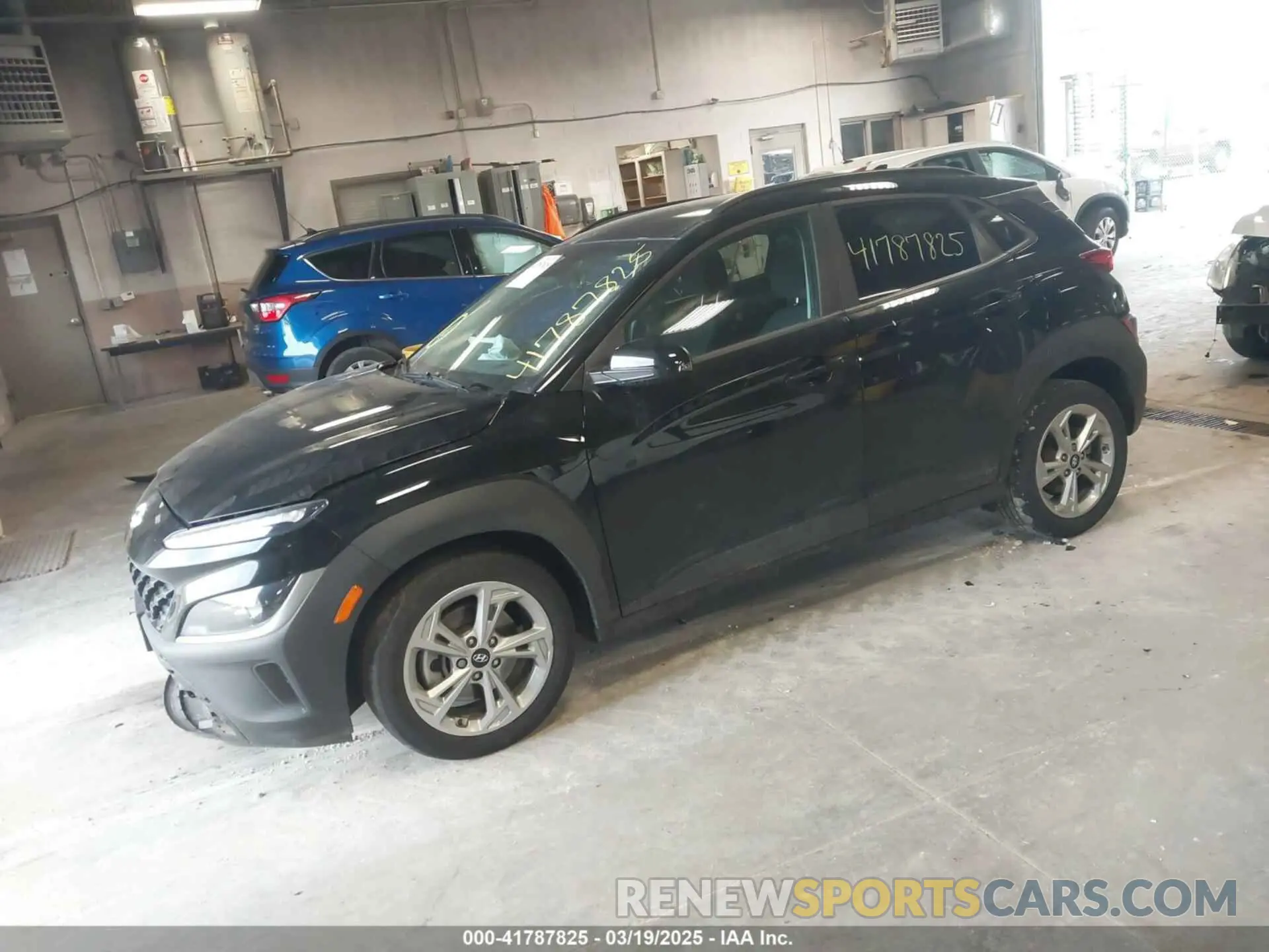 2 fotografías del automóvil dañado KM8K6CAB5PU011938 HYUNDAI KONA 2023