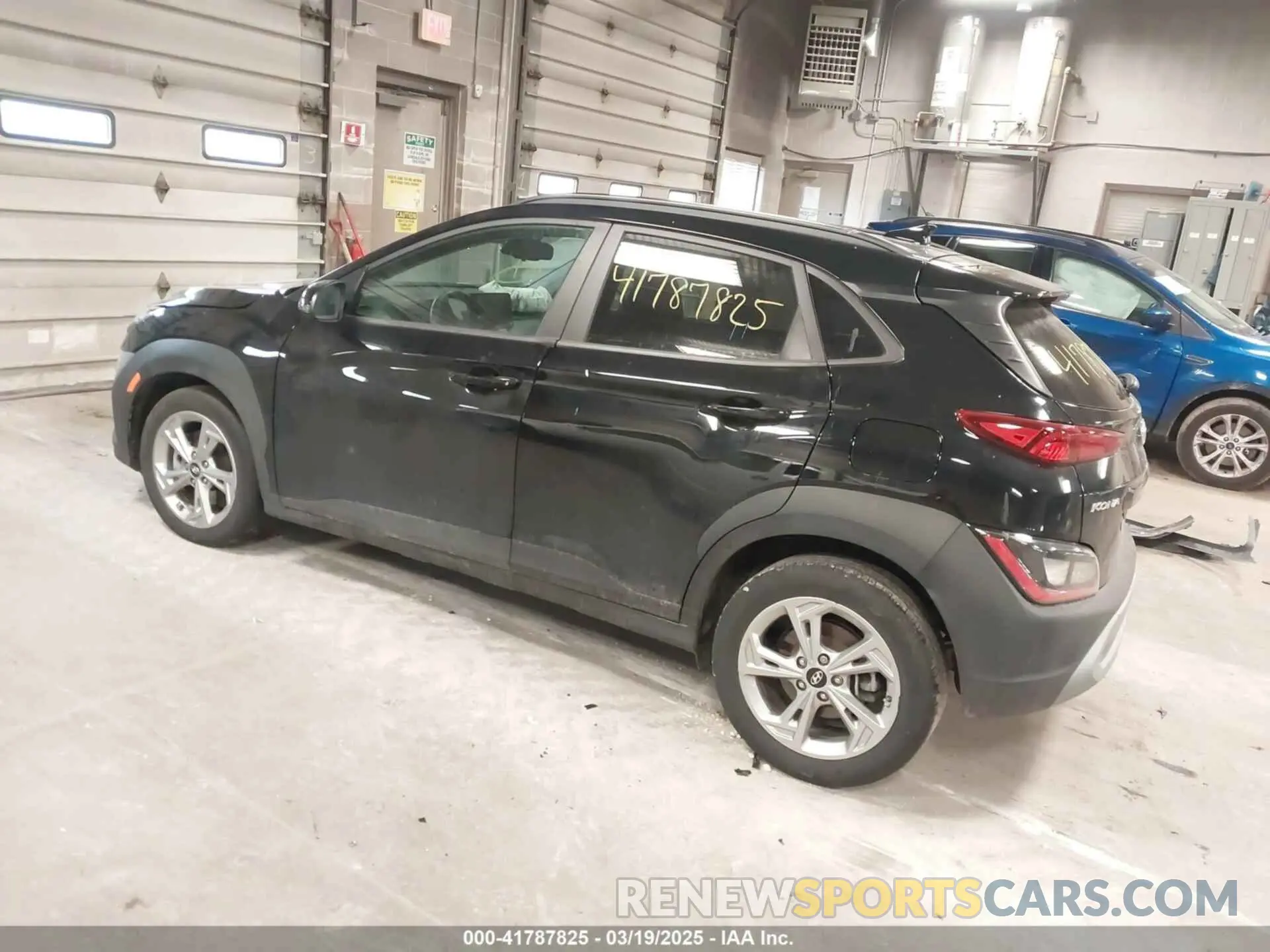 3 fotografías del automóvil dañado KM8K6CAB5PU011938 HYUNDAI KONA 2023