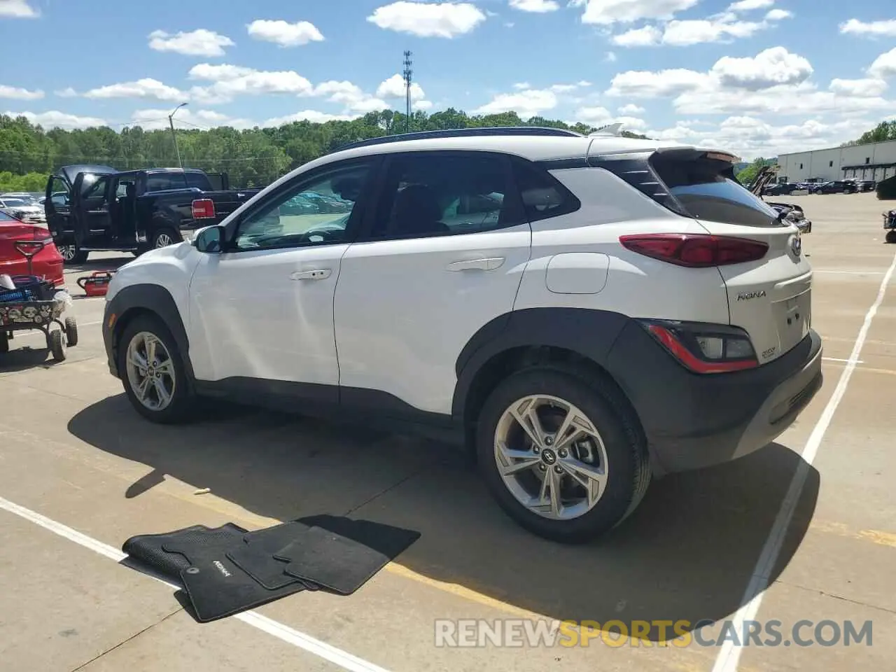 2 fotografías del automóvil dañado KM8K6CAB5PU063182 HYUNDAI KONA 2023