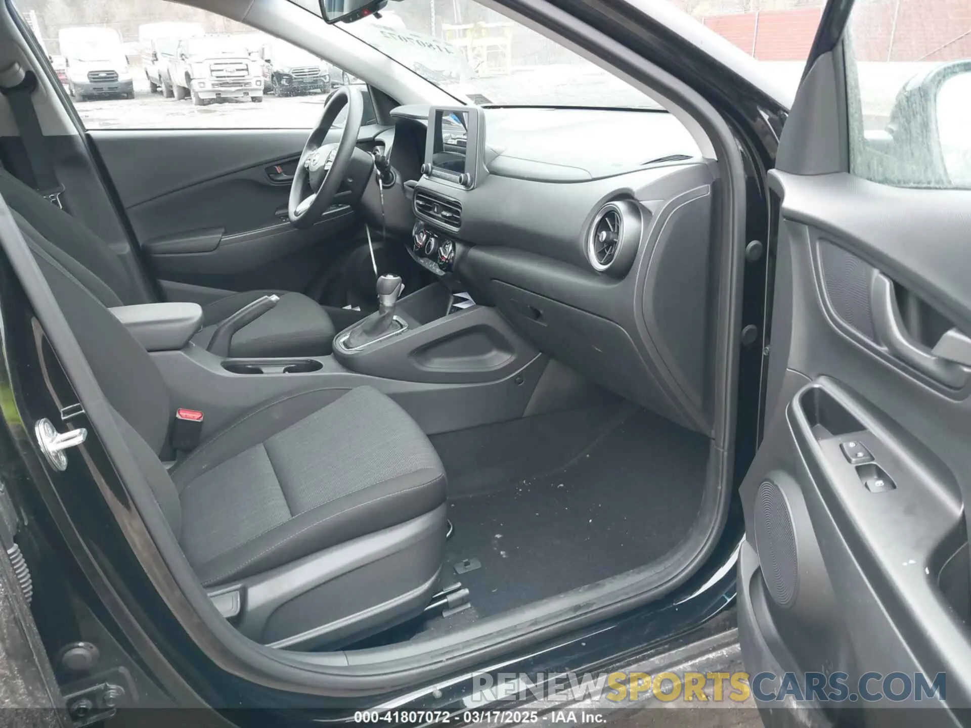 5 fotografías del automóvil dañado KM8K6CAB5PU941273 HYUNDAI KONA 2023