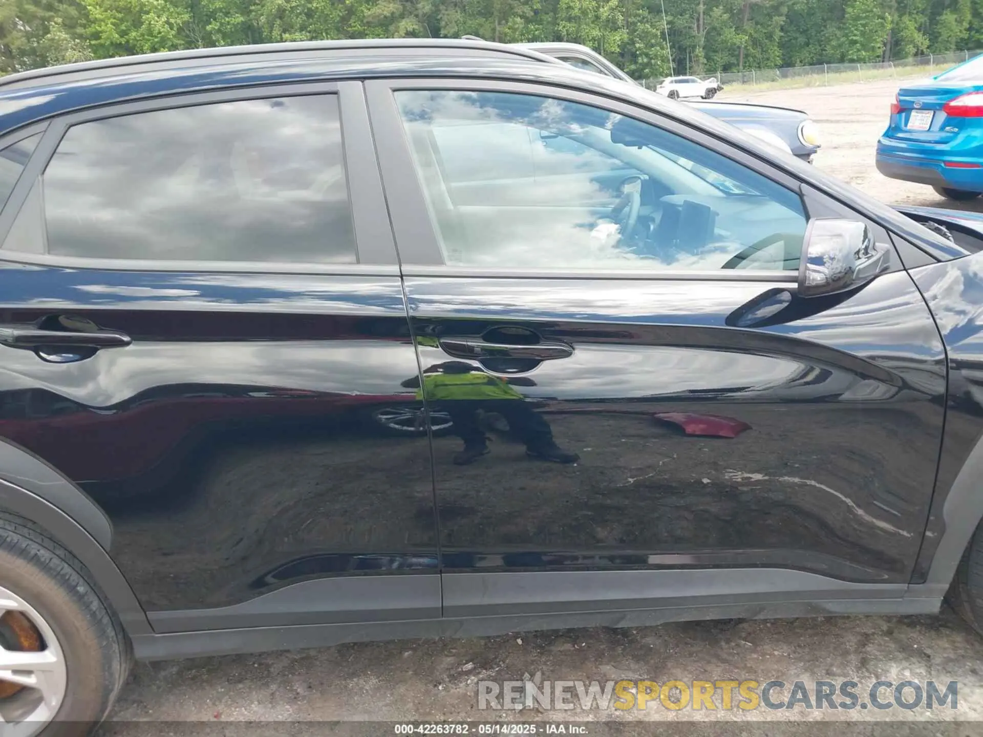 12 fotografías del automóvil dañado KM8K6CAB6PU996783 HYUNDAI KONA 2023