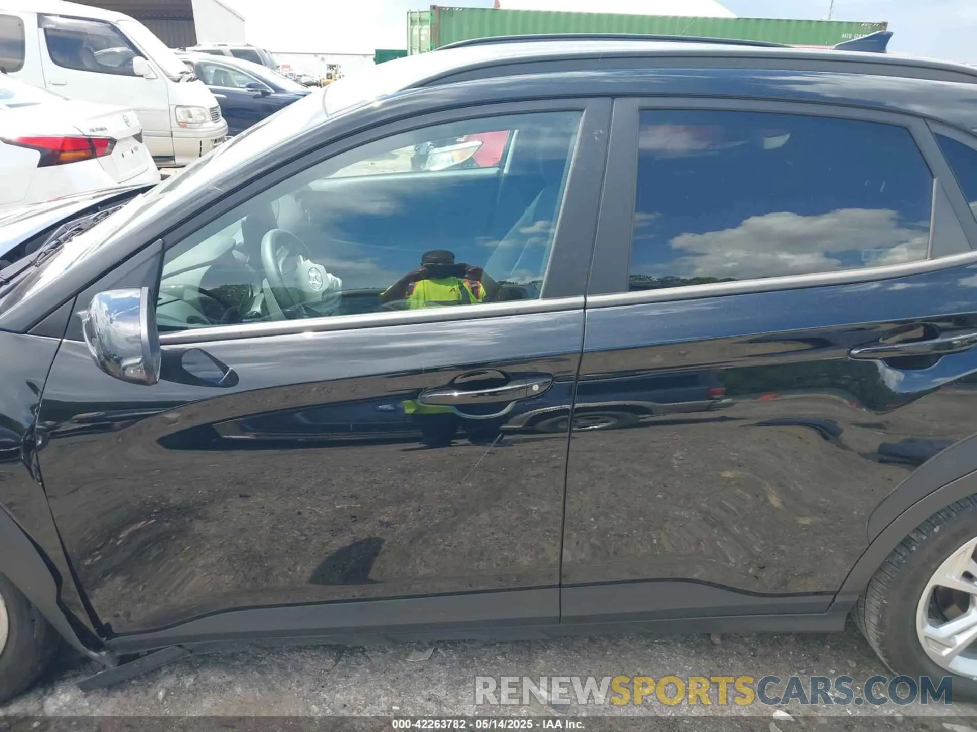 13 fotografías del automóvil dañado KM8K6CAB6PU996783 HYUNDAI KONA 2023
