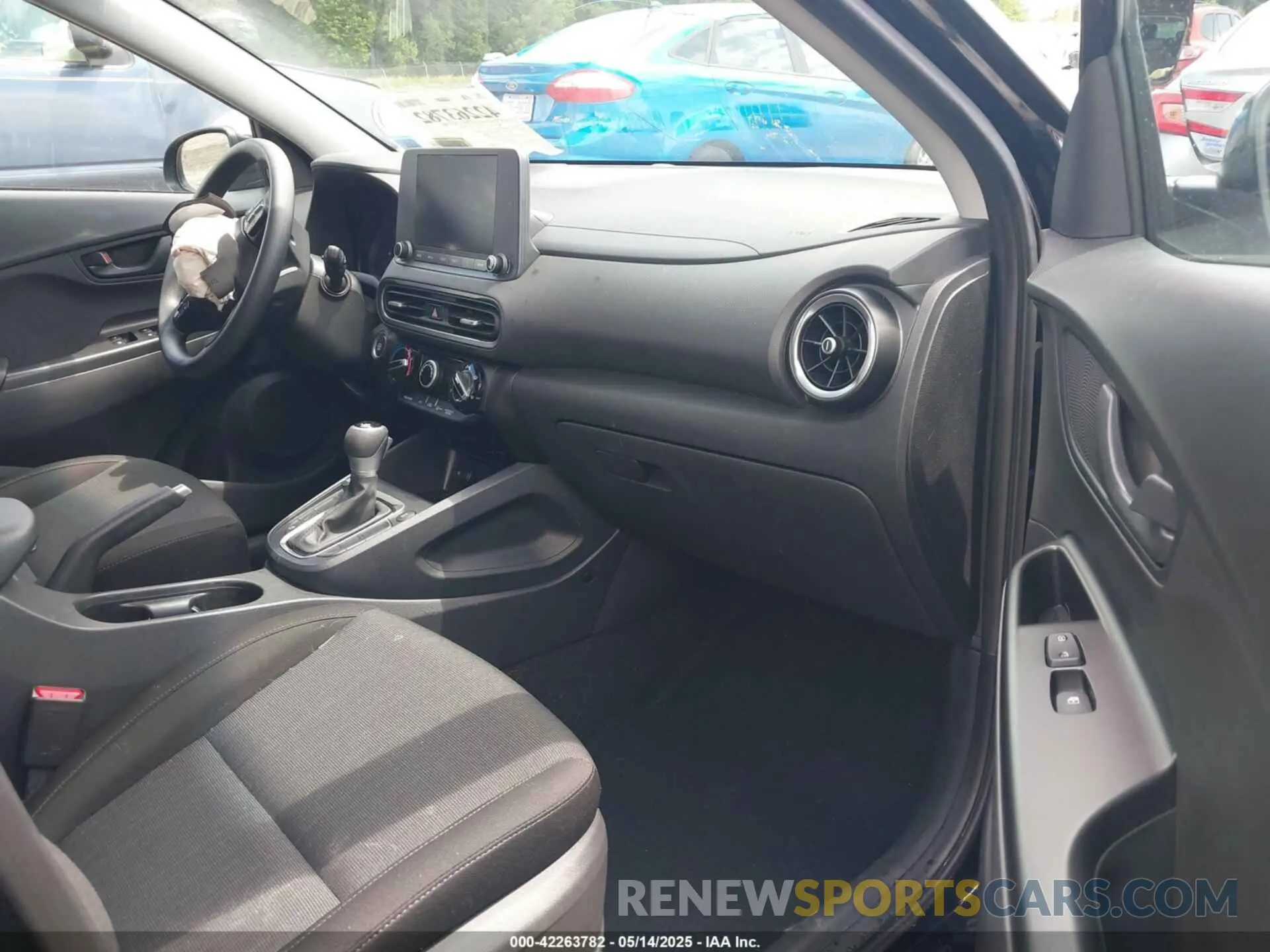 5 fotografías del automóvil dañado KM8K6CAB6PU996783 HYUNDAI KONA 2023