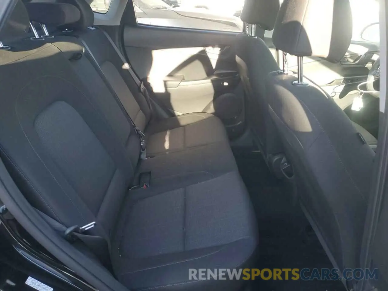 10 fotografías del automóvil dañado KM8K6CAB7PU929397 HYUNDAI KONA 2023
