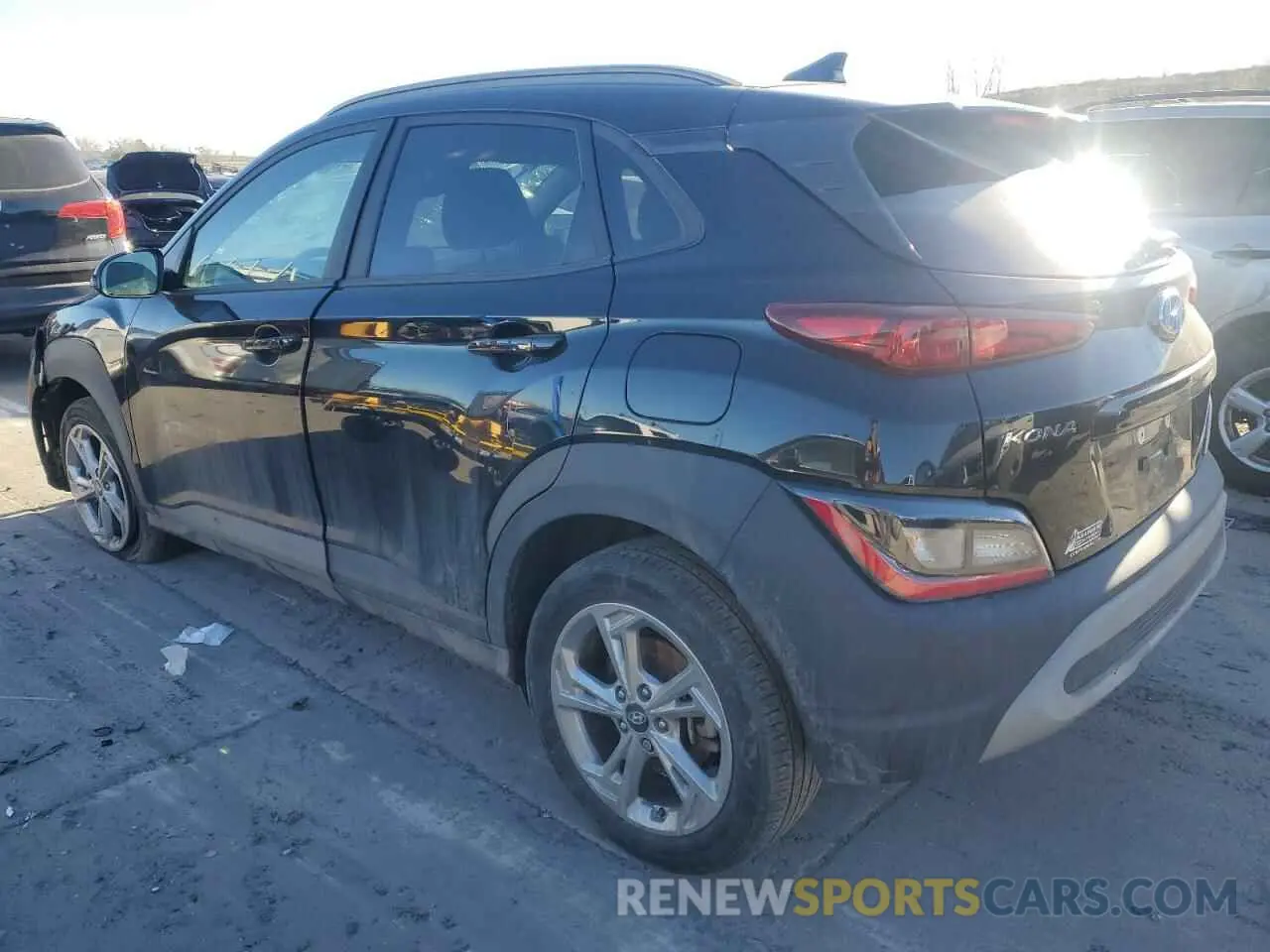 2 fotografías del automóvil dañado KM8K6CAB7PU929397 HYUNDAI KONA 2023