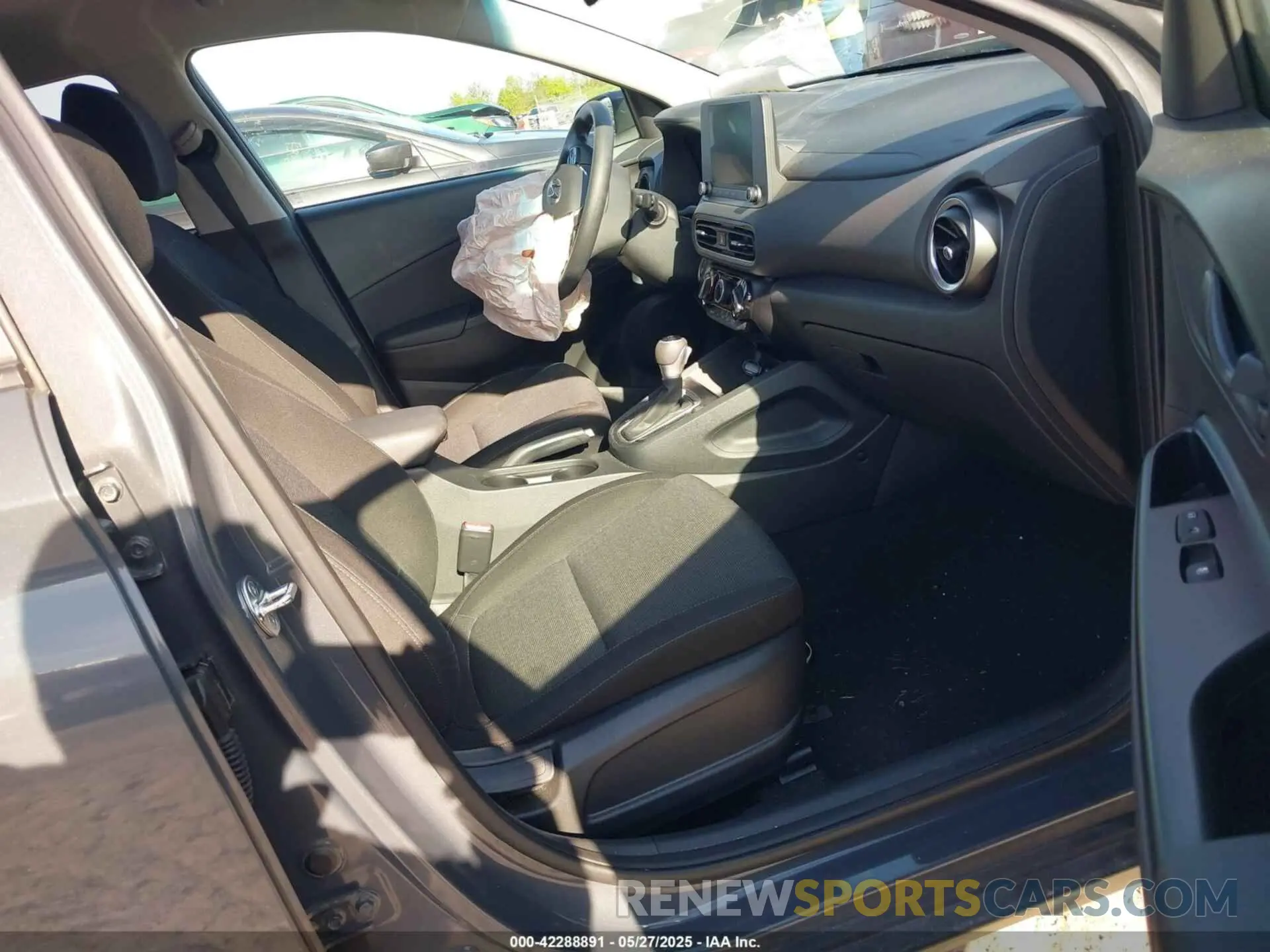5 fotografías del automóvil dañado KM8K6CAB7PU987123 HYUNDAI KONA 2023