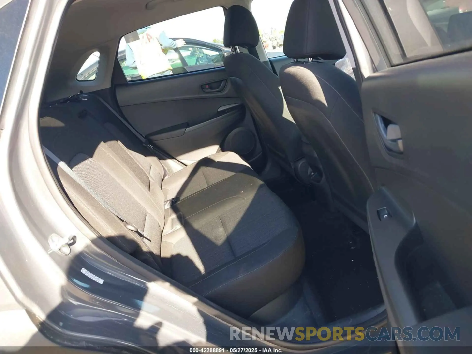 8 fotografías del automóvil dañado KM8K6CAB7PU987123 HYUNDAI KONA 2023