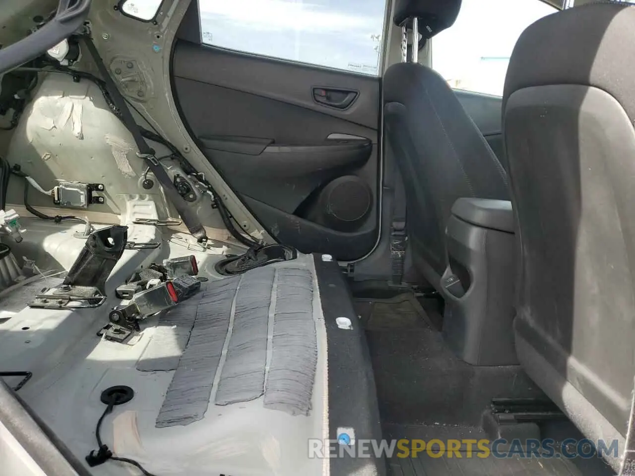 10 fotografías del automóvil dañado KM8K6CAB8PU008368 HYUNDAI KONA 2023