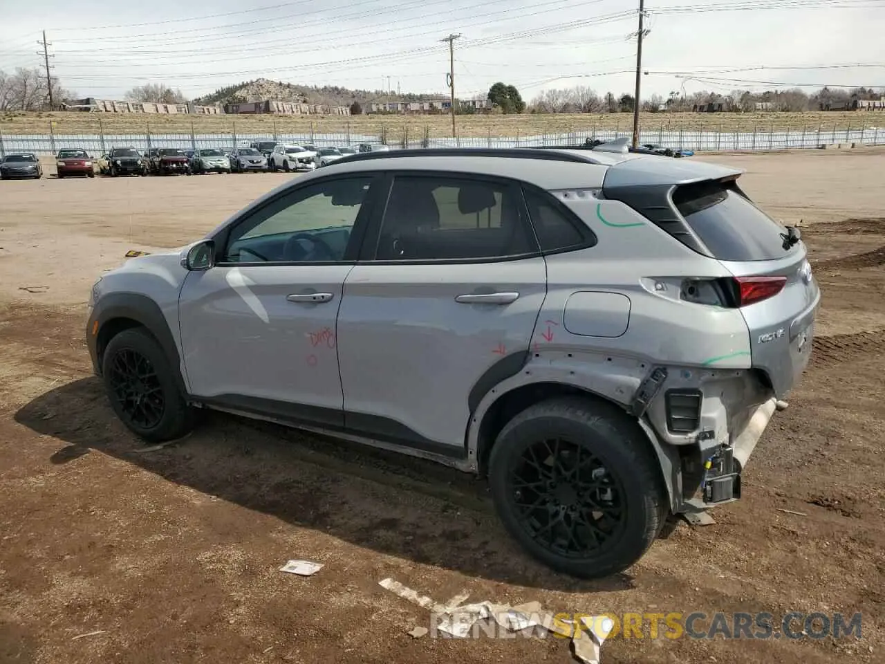 2 fotografías del automóvil dañado KM8K6CAB8PU008368 HYUNDAI KONA 2023