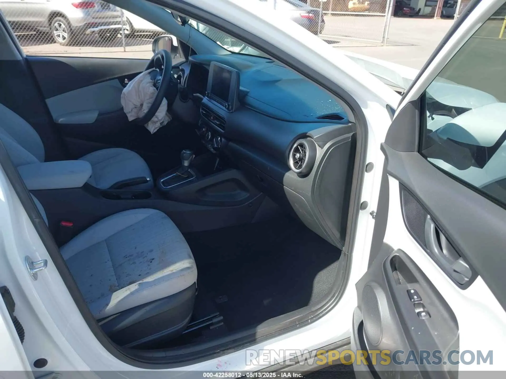 5 fotografías del automóvil dañado KM8K6CAB8PU038521 HYUNDAI KONA 2023