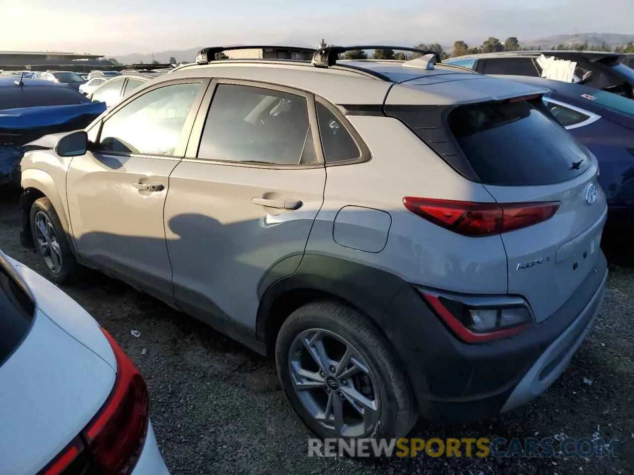 2 fotografías del automóvil dañado KM8K6CAB8PU946936 HYUNDAI KONA 2023