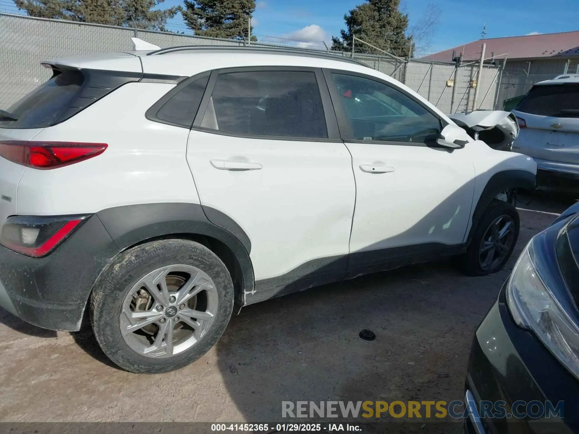 13 fotografías del automóvil dañado KM8K6CAB9PU942412 HYUNDAI KONA 2023