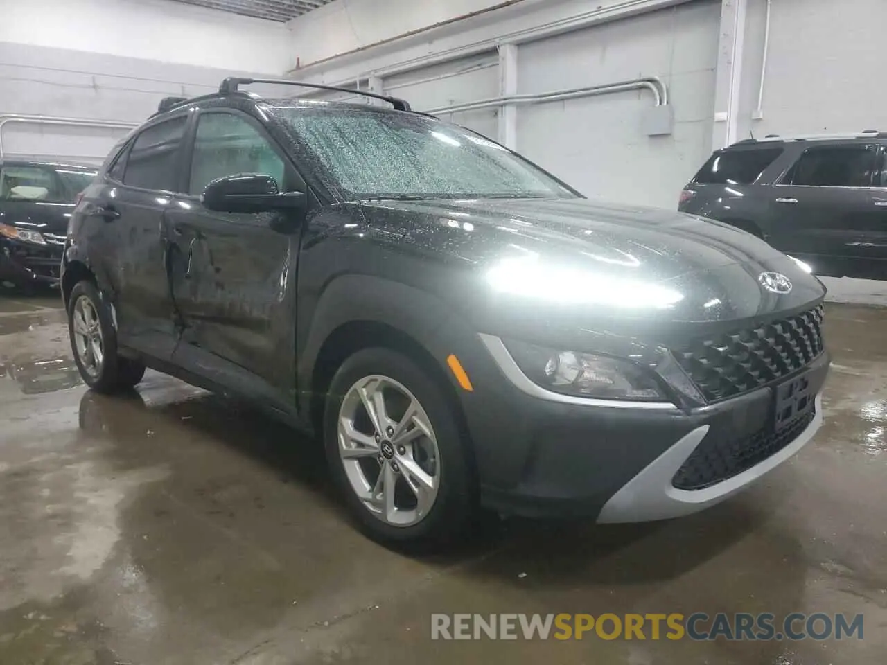 4 fotografías del automóvil dañado KM8K6CAB9PU946671 HYUNDAI KONA 2023