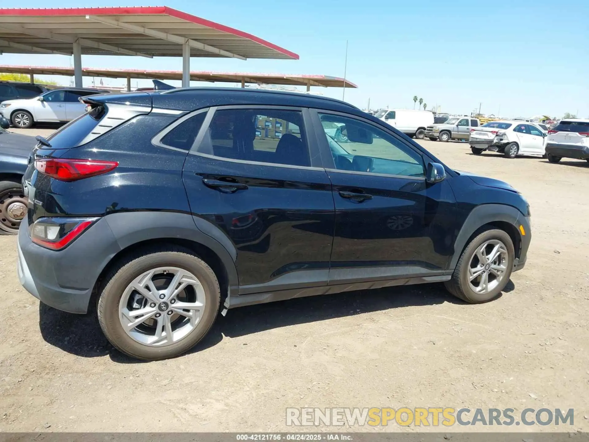 13 fotografías del automóvil dañado KM8K6CAB9PU990203 HYUNDAI KONA 2023