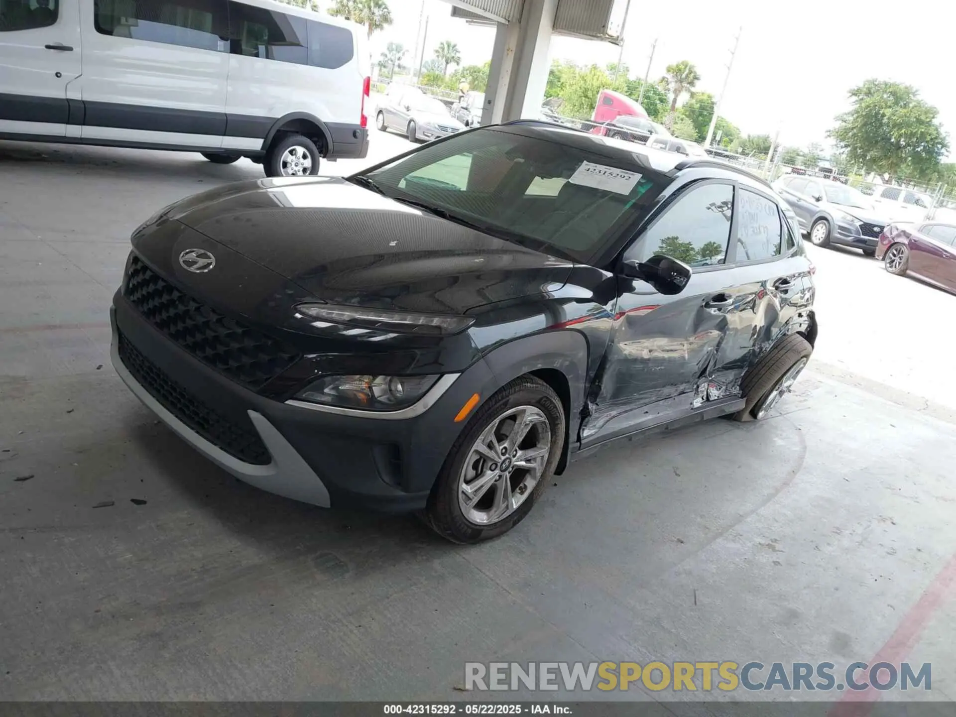2 fotografías del automóvil dañado KM8K6CABXPU055868 HYUNDAI KONA 2023
