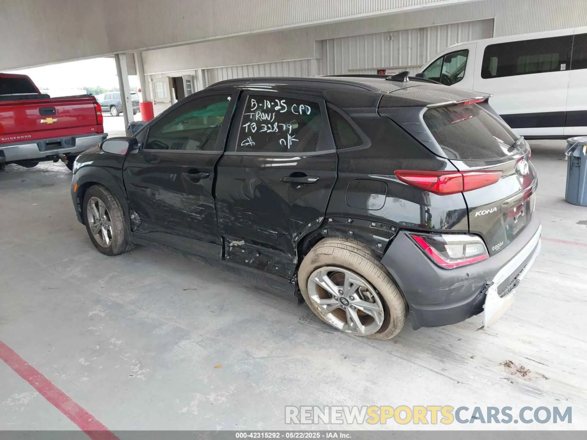 3 fotografías del automóvil dañado KM8K6CABXPU055868 HYUNDAI KONA 2023