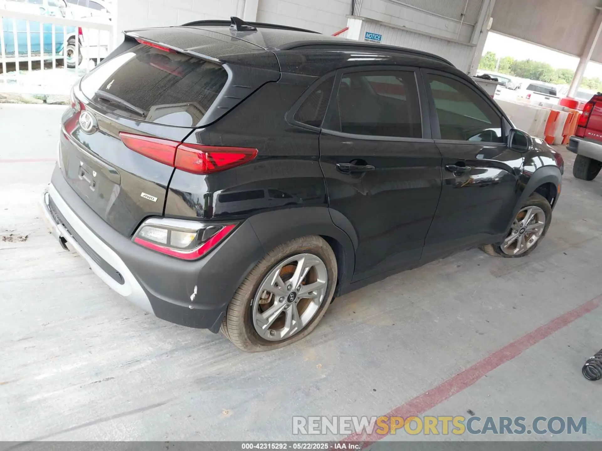 4 fotografías del automóvil dañado KM8K6CABXPU055868 HYUNDAI KONA 2023