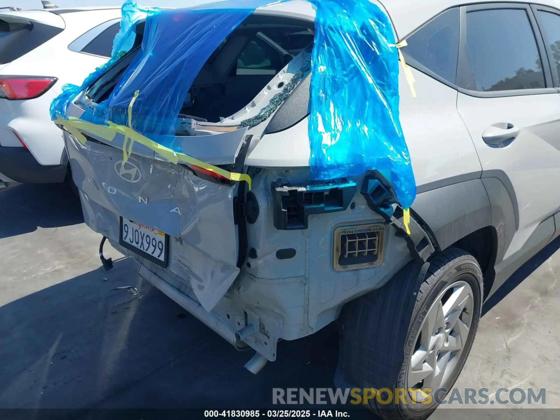12 fotografías del automóvil dañado KM8HA3AB7RU041986 HYUNDAI KONA 2024