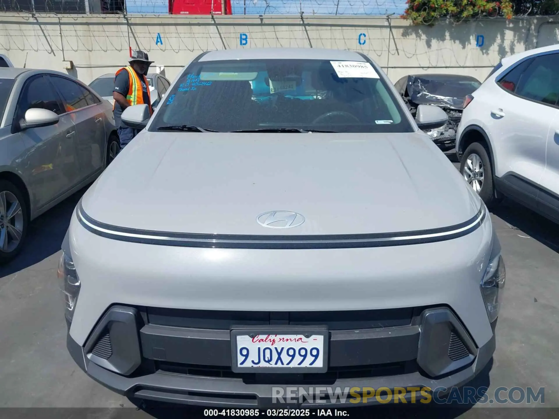 13 fotografías del automóvil dañado KM8HA3AB7RU041986 HYUNDAI KONA 2024