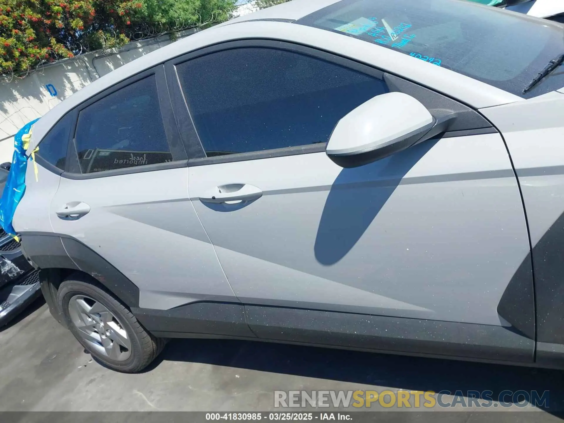 14 fotografías del automóvil dañado KM8HA3AB7RU041986 HYUNDAI KONA 2024
