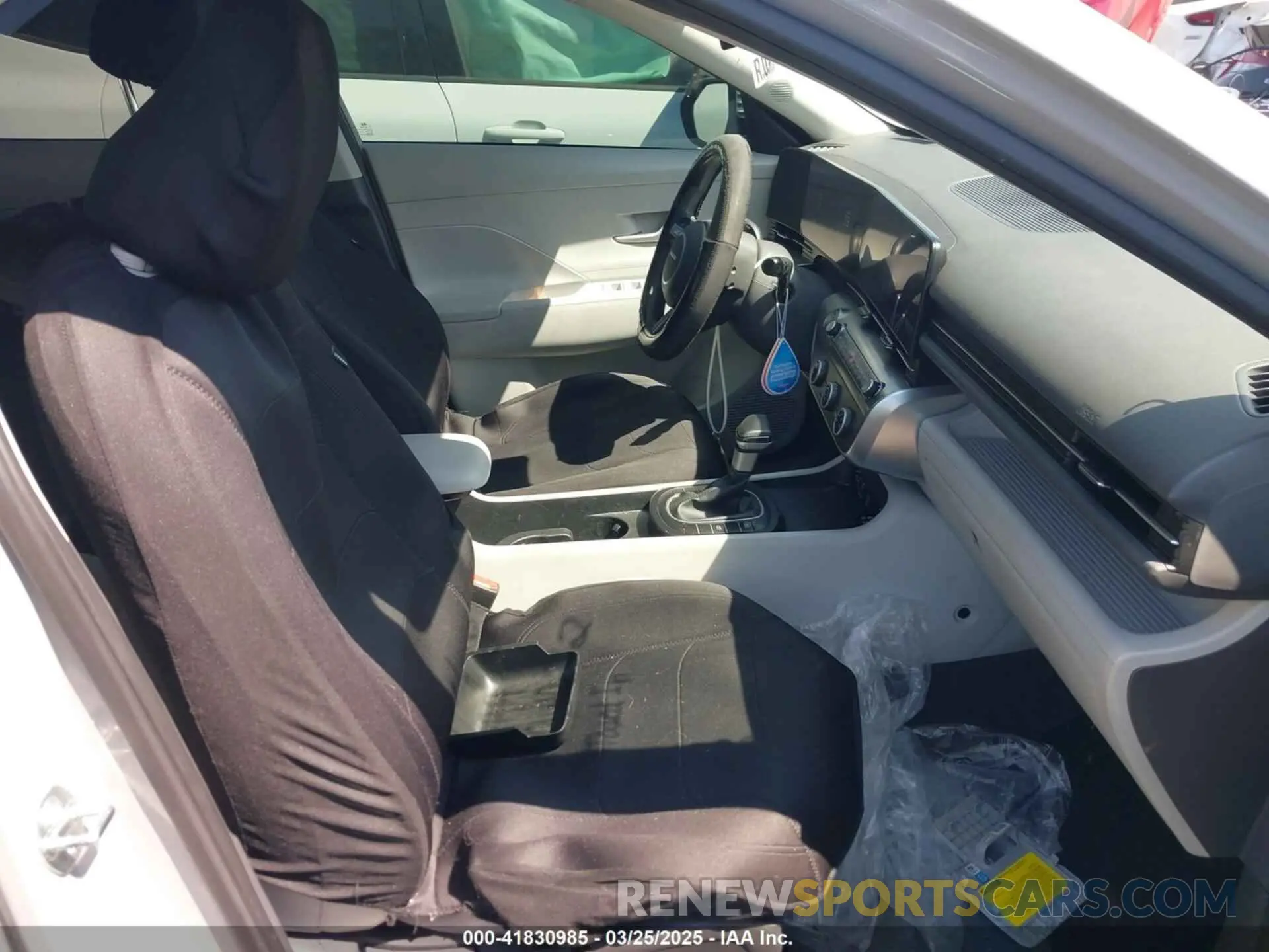 5 fotografías del automóvil dañado KM8HA3AB7RU041986 HYUNDAI KONA 2024