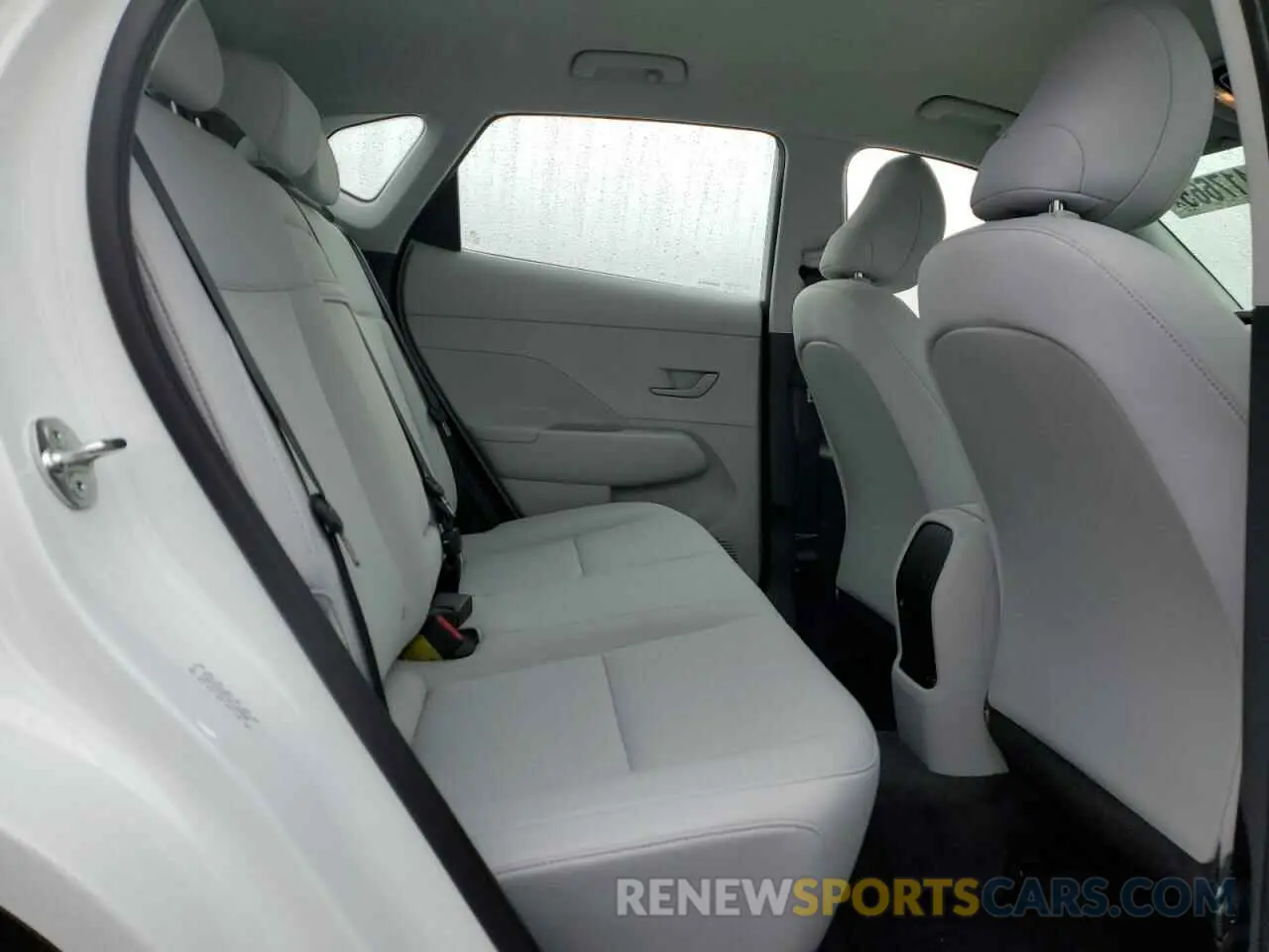 11 fotografías del automóvil dañado KM8HA3AB7RU184890 HYUNDAI KONA 2024