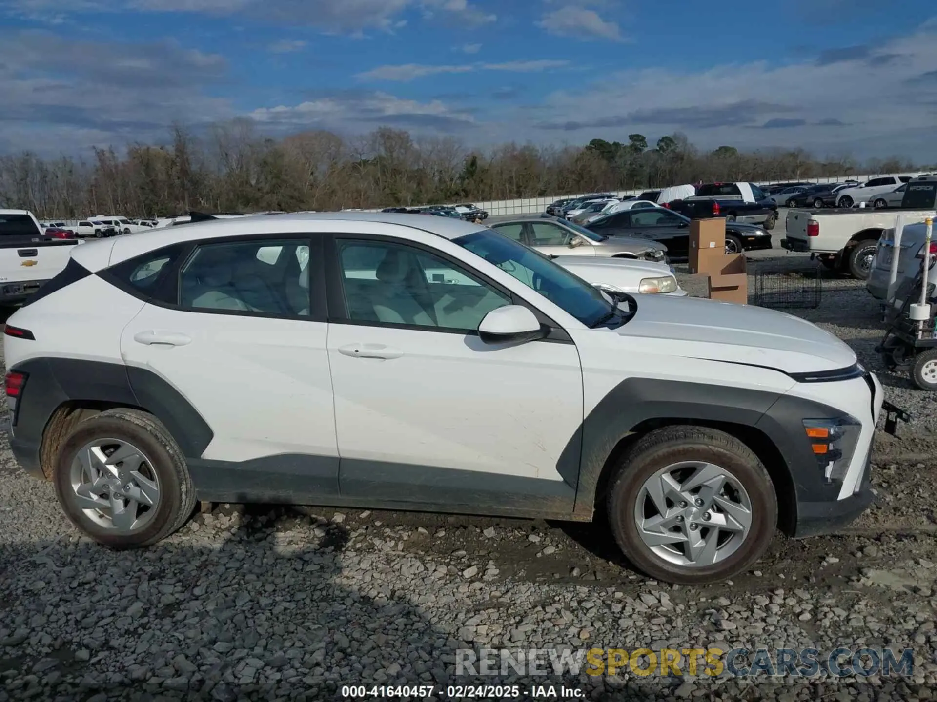 13 fotografías del automóvil dañado KM8HA3ABXRU112114 HYUNDAI KONA 2024