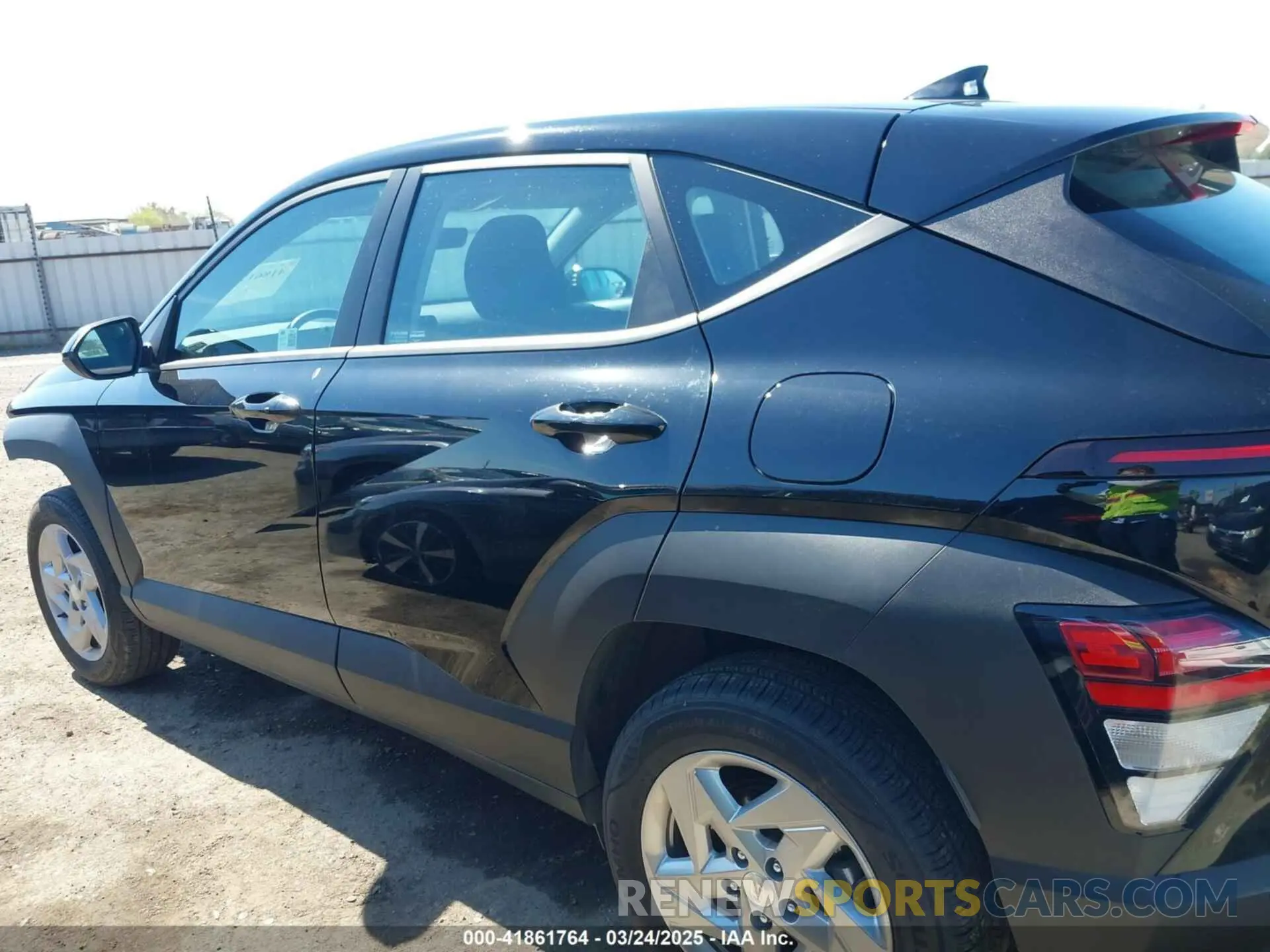 15 fotografías del automóvil dañado KM8HACAB2RU070067 HYUNDAI KONA 2024