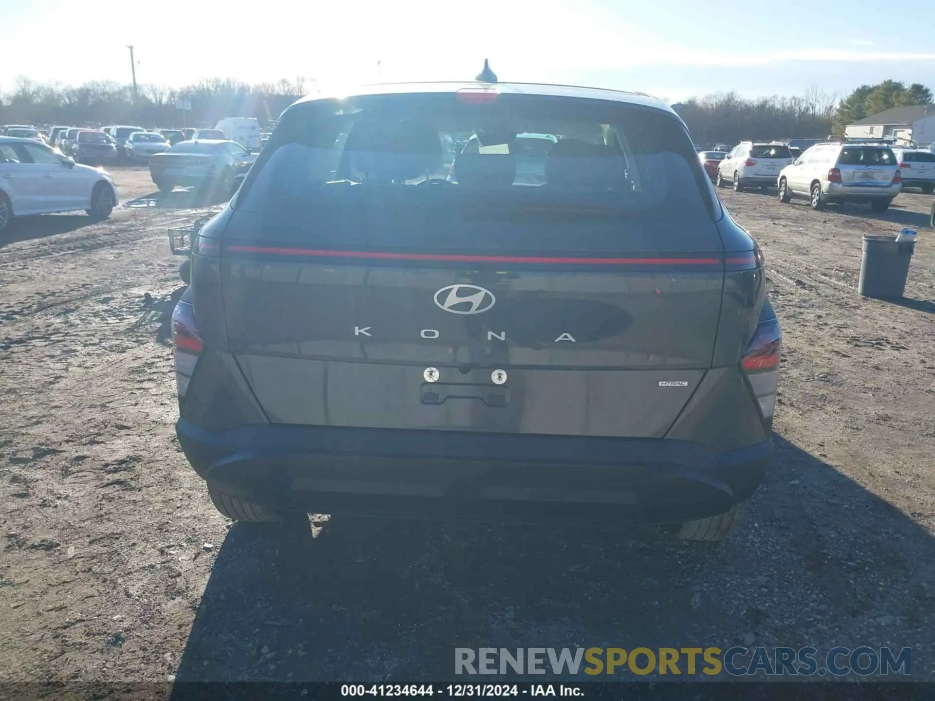 16 fotografías del automóvil dañado KM8HACAB3RU119938 HYUNDAI KONA 2024