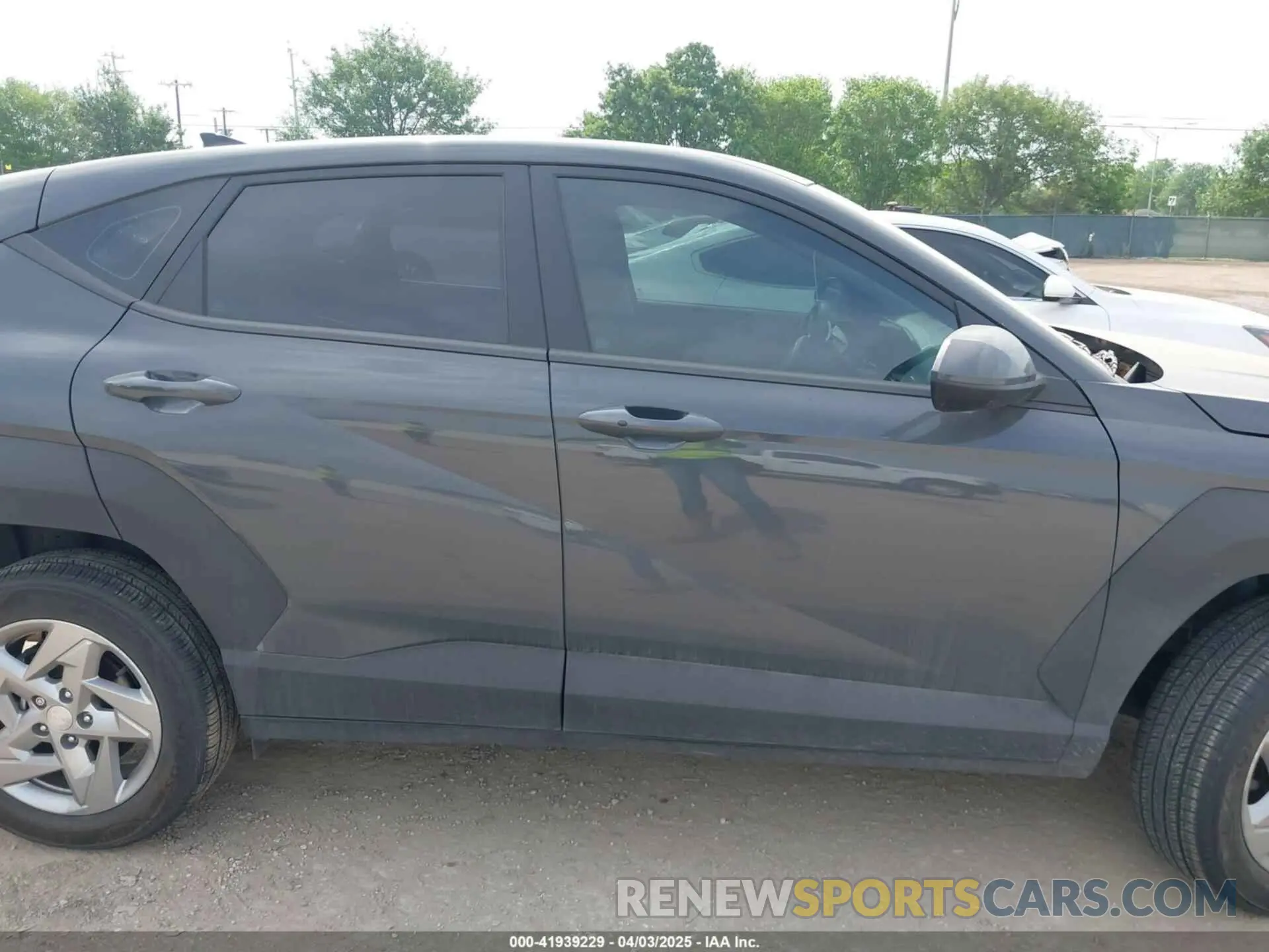 14 fotografías del automóvil dañado KM8HACAB6RU146471 HYUNDAI KONA 2024
