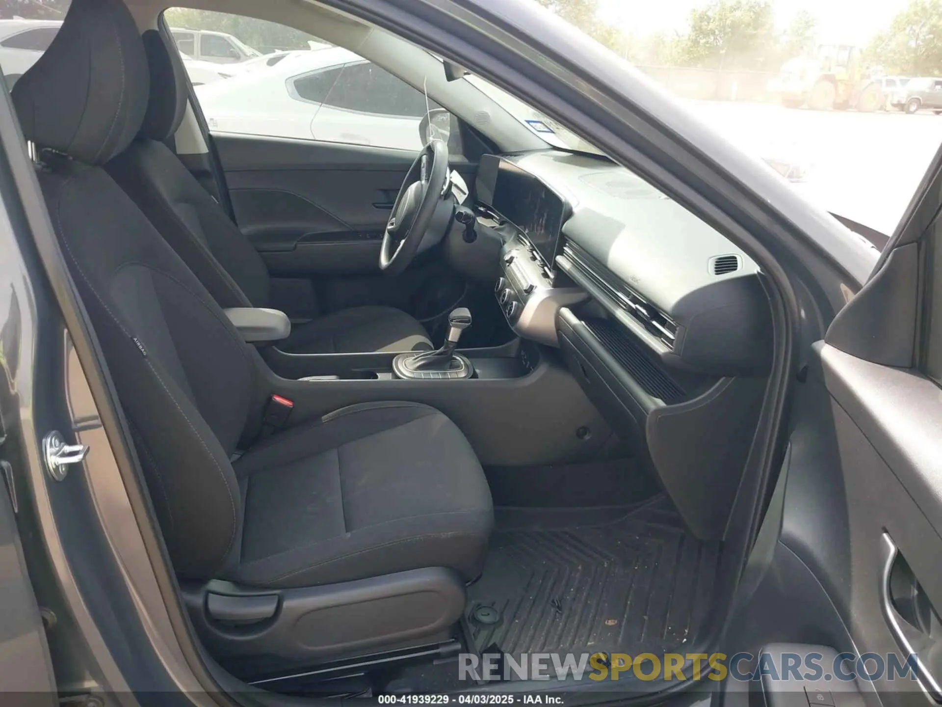 5 fotografías del automóvil dañado KM8HACAB6RU146471 HYUNDAI KONA 2024