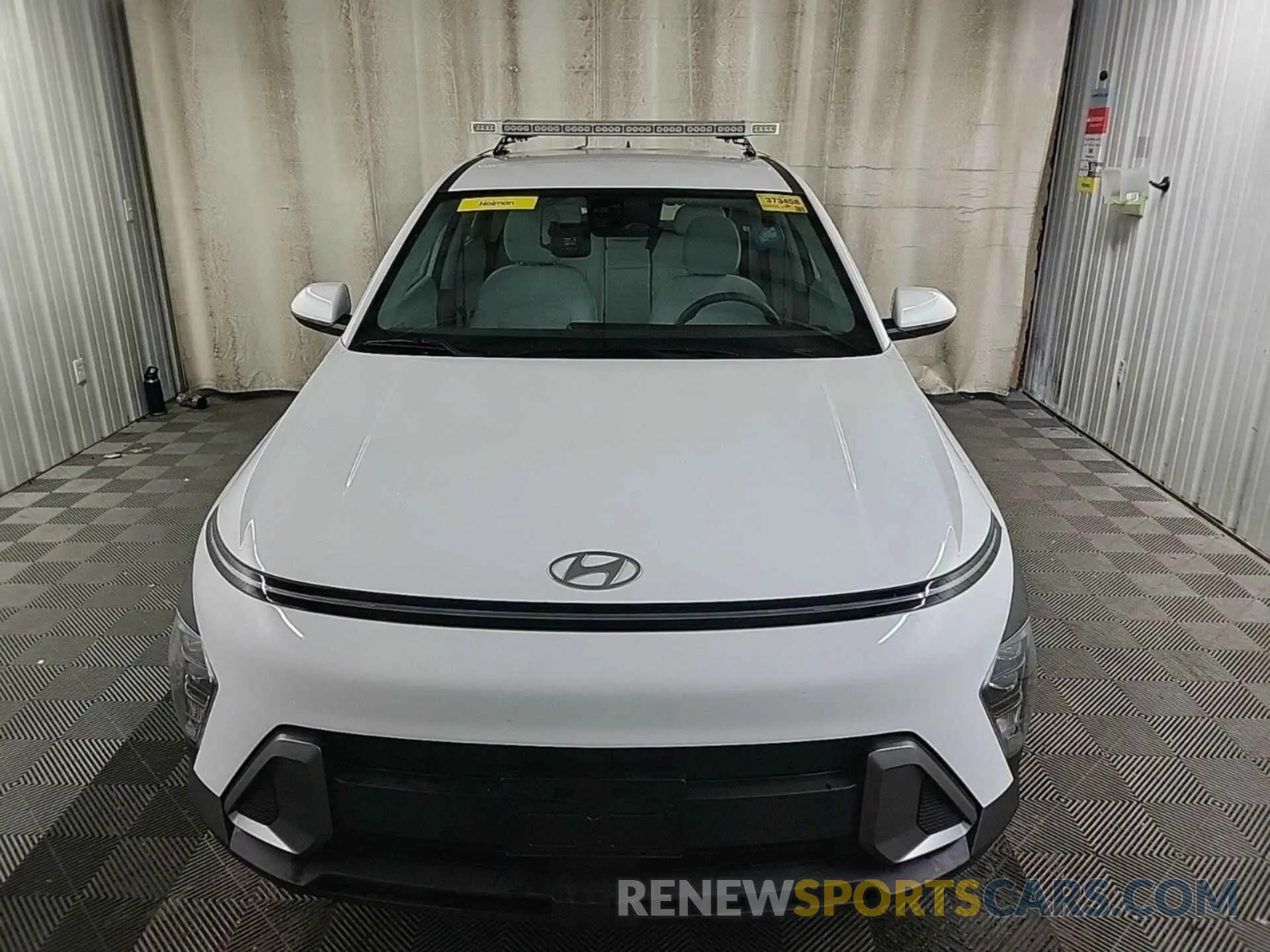 12 fotografías del automóvil dañado KM8HACAB8RU146312 HYUNDAI KONA 2024
