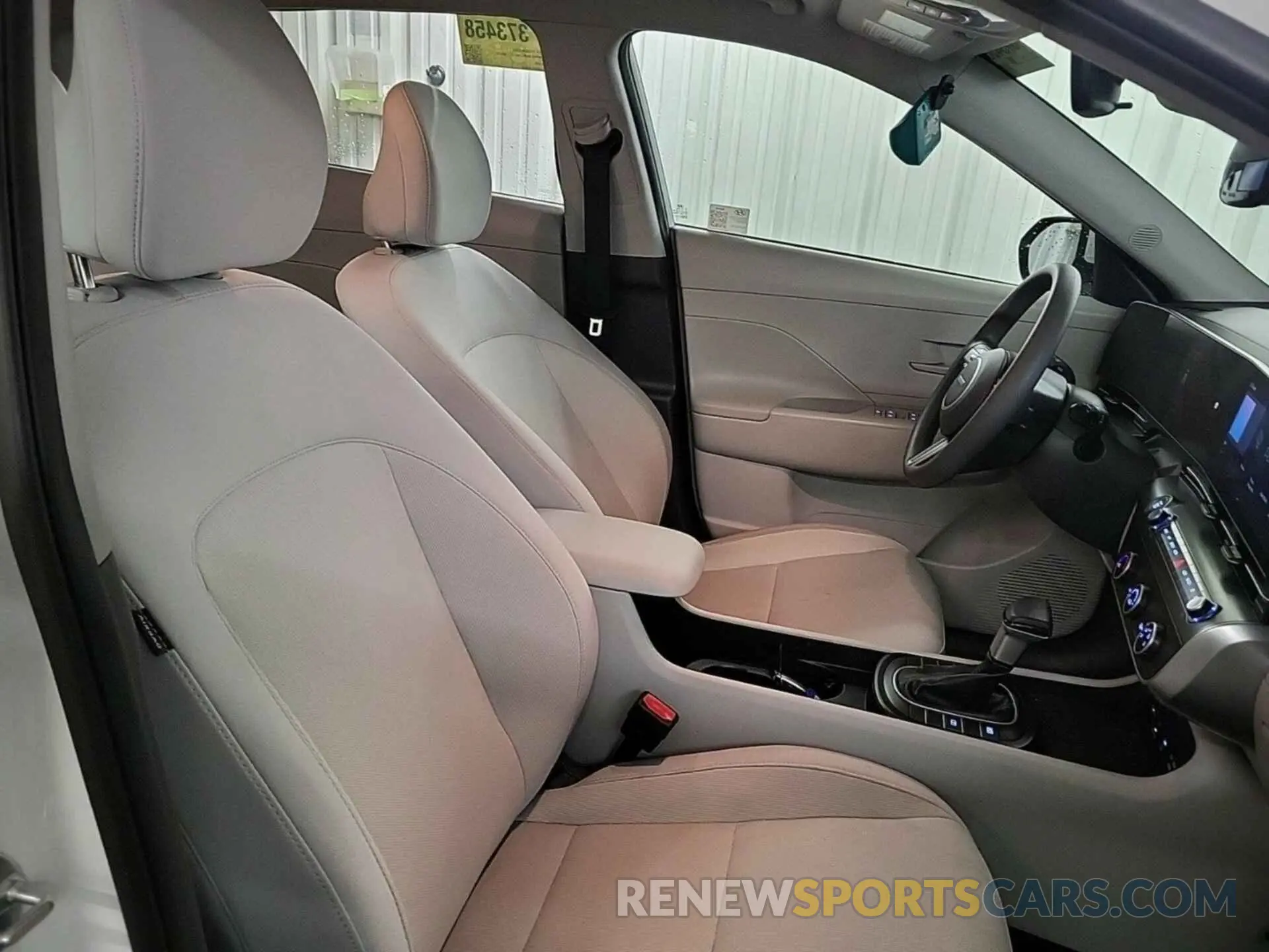 32 fotografías del automóvil dañado KM8HACAB8RU146312 HYUNDAI KONA 2024