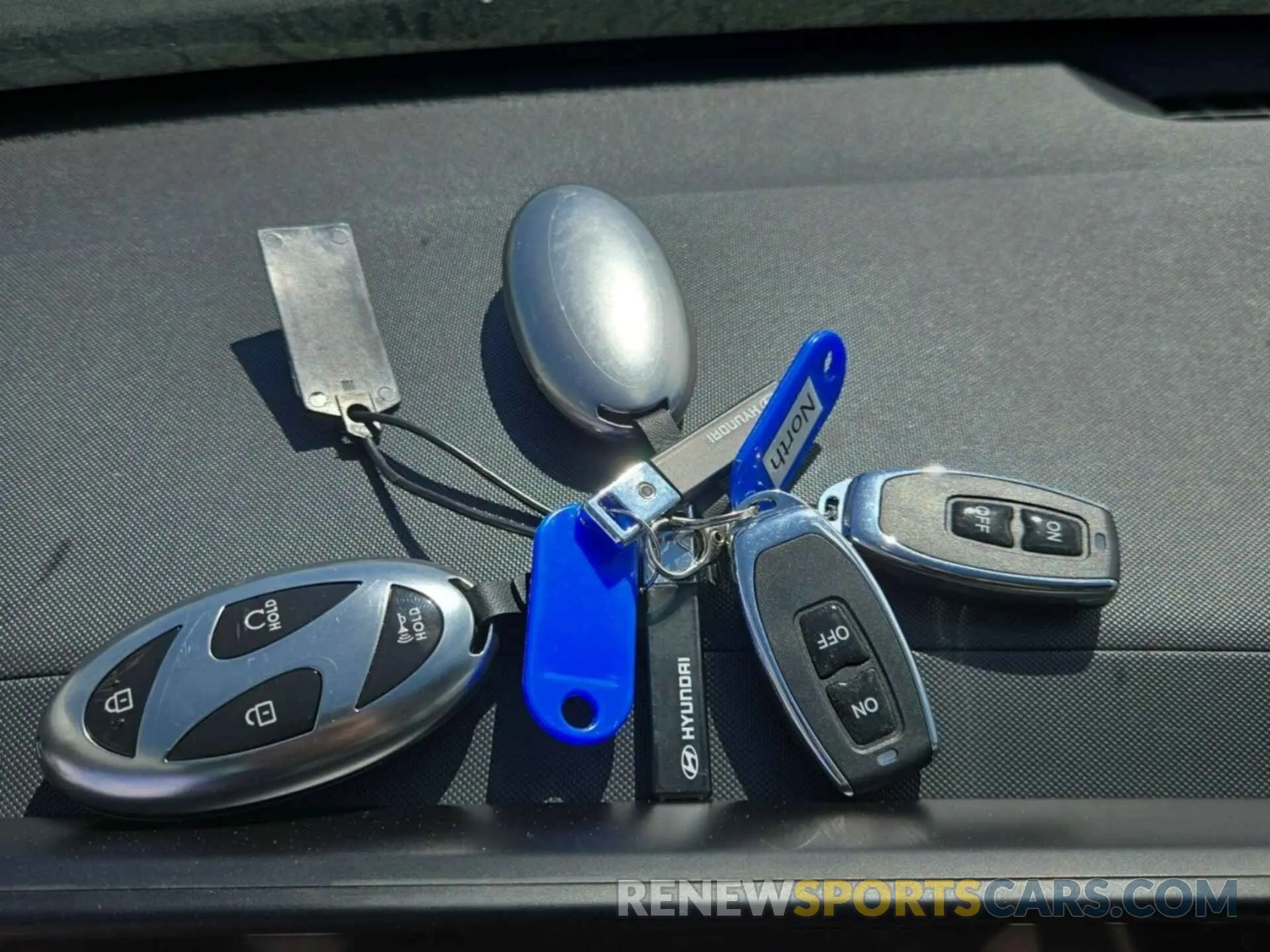 40 fotografías del automóvil dañado KM8HACAB8RU146312 HYUNDAI KONA 2024