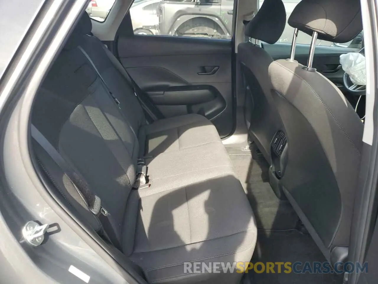 10 fotografías del automóvil dañado KM8HB3AB1RU040488 HYUNDAI KONA 2024