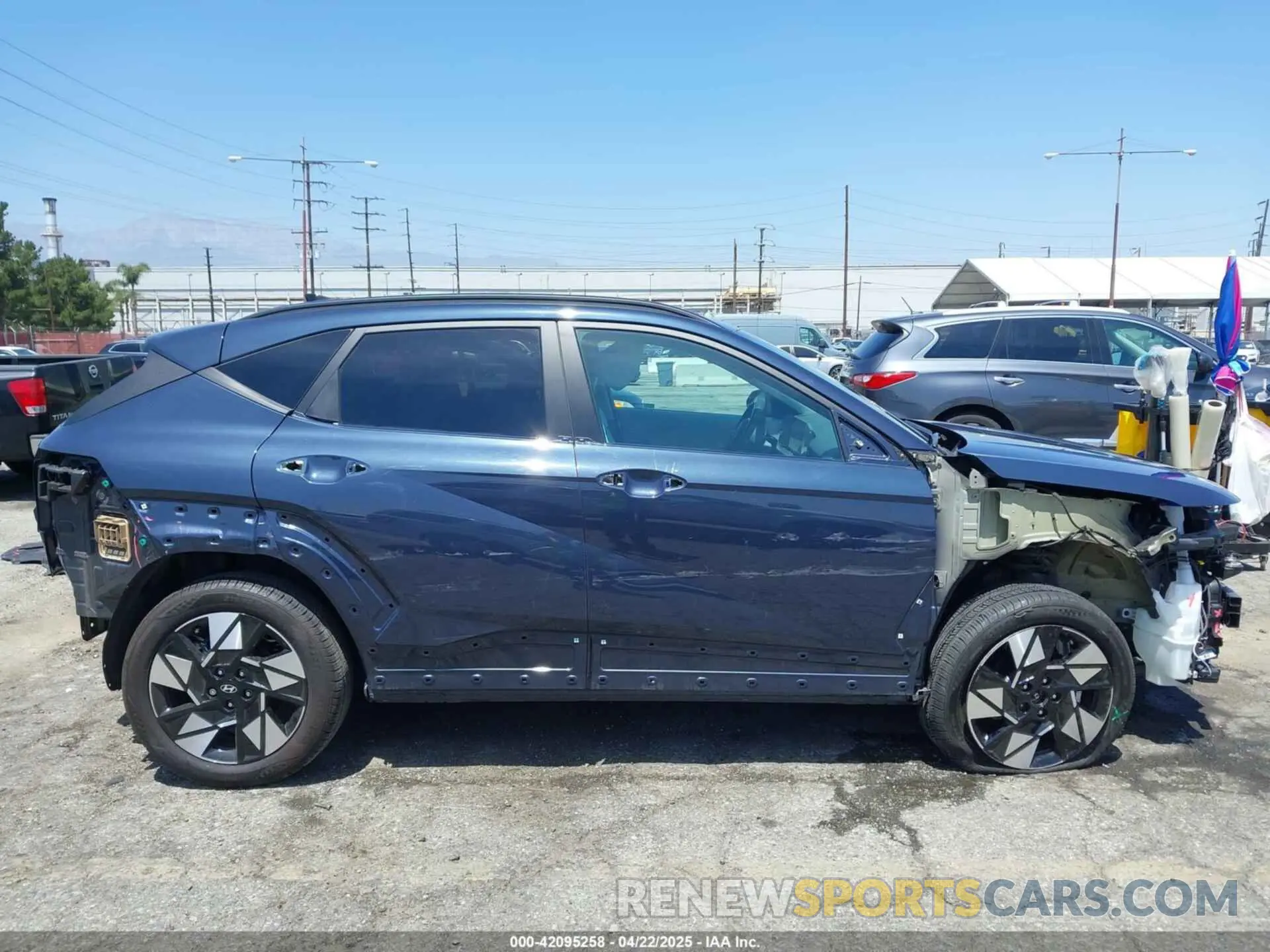 14 fotografías del automóvil dañado KM8HB3AB1RU057856 HYUNDAI KONA 2024