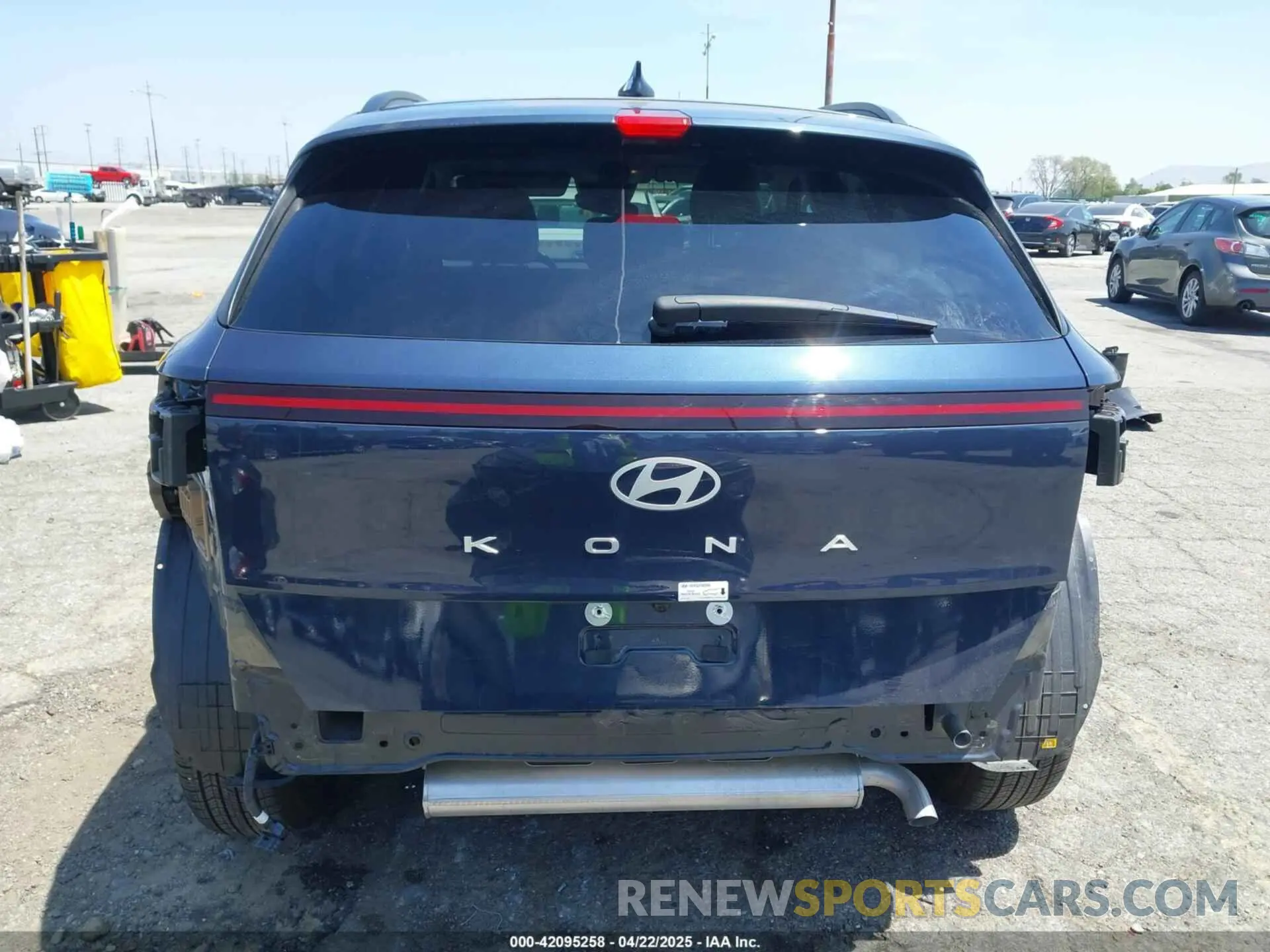 18 fotografías del automóvil dañado KM8HB3AB1RU057856 HYUNDAI KONA 2024