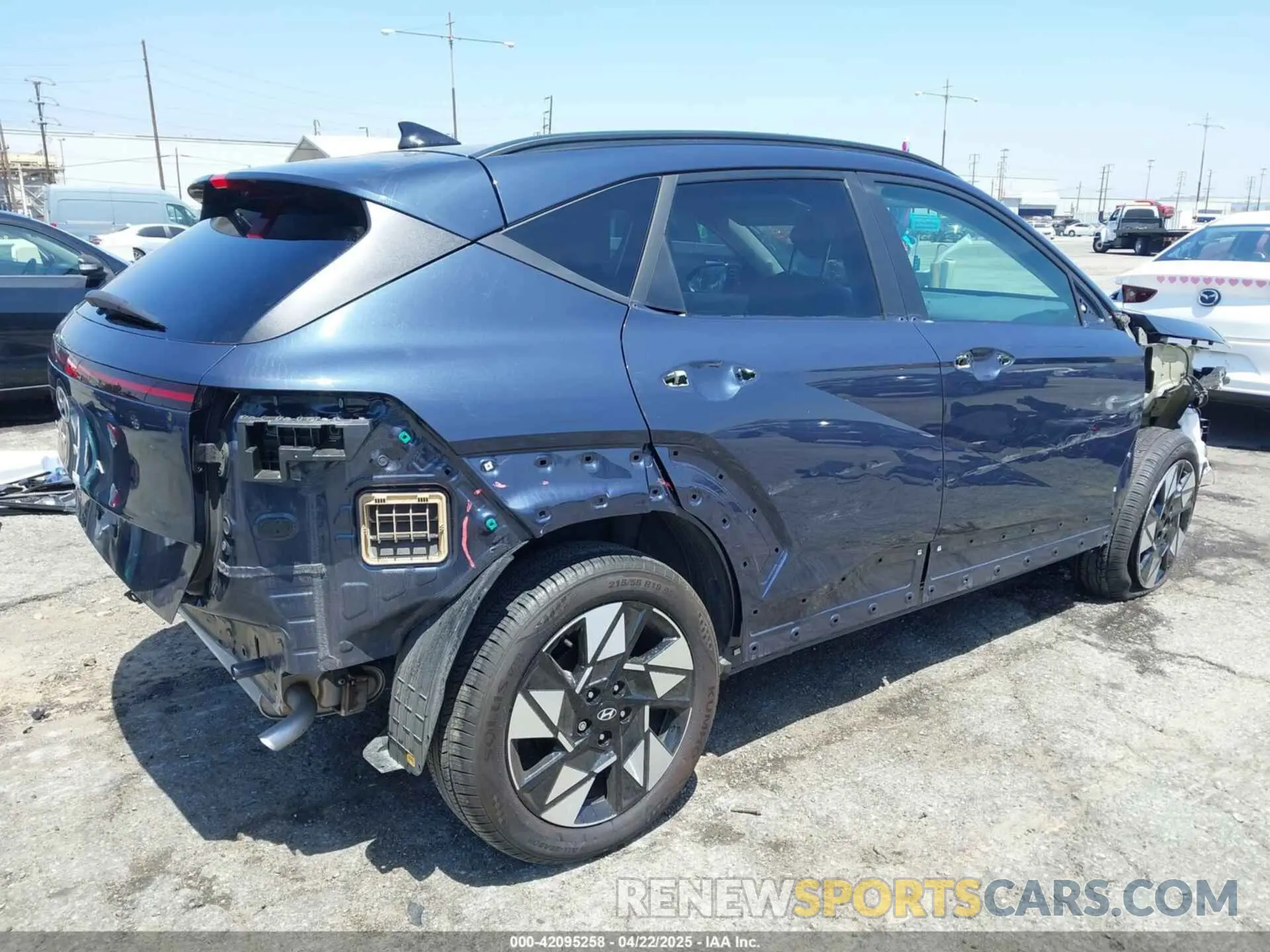 4 fotografías del automóvil dañado KM8HB3AB1RU057856 HYUNDAI KONA 2024