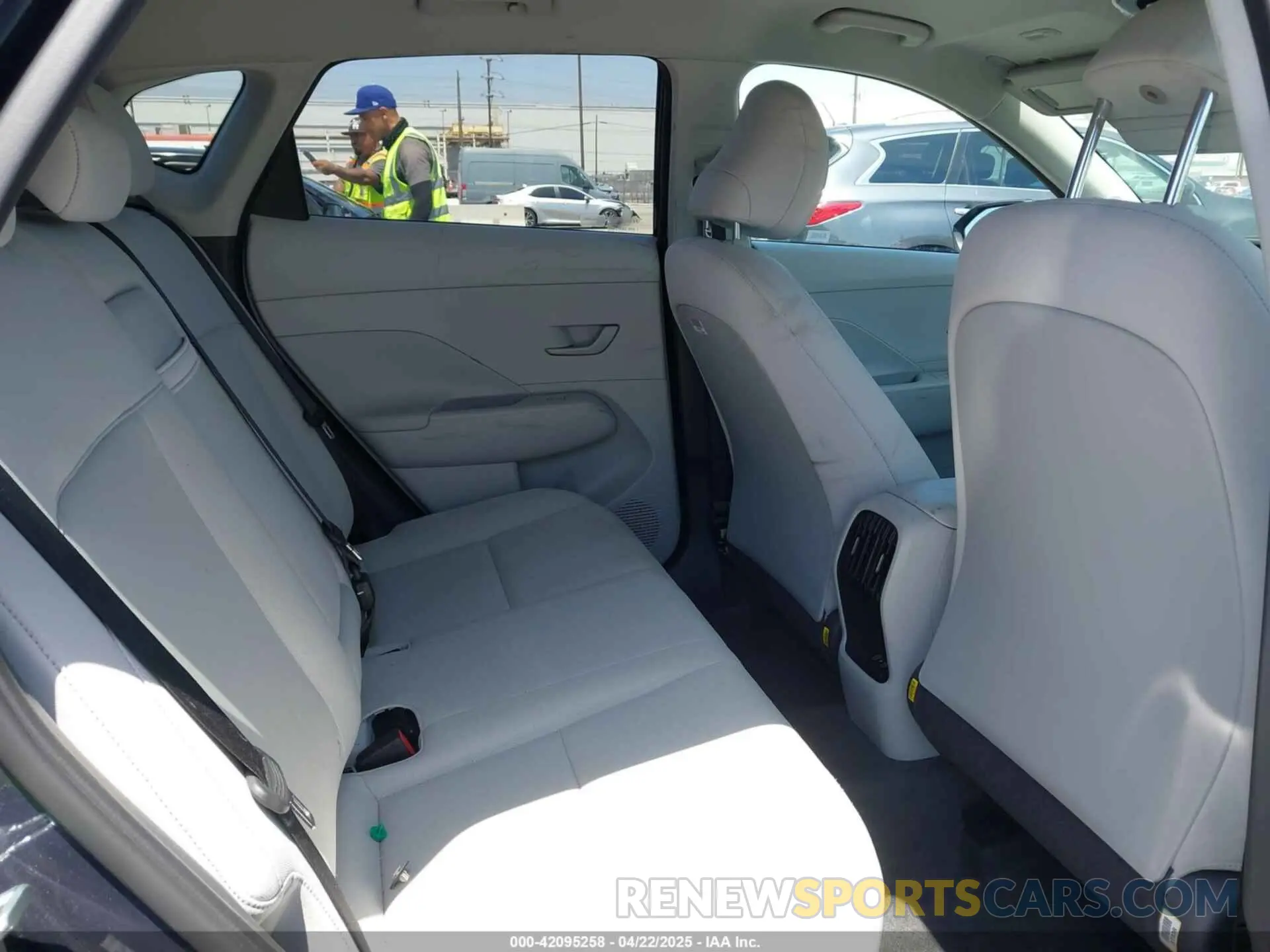 8 fotografías del automóvil dañado KM8HB3AB1RU057856 HYUNDAI KONA 2024