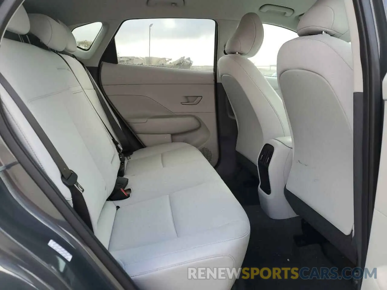 11 fotografías del automóvil dañado KM8HB3AB2RU095418 HYUNDAI KONA 2024
