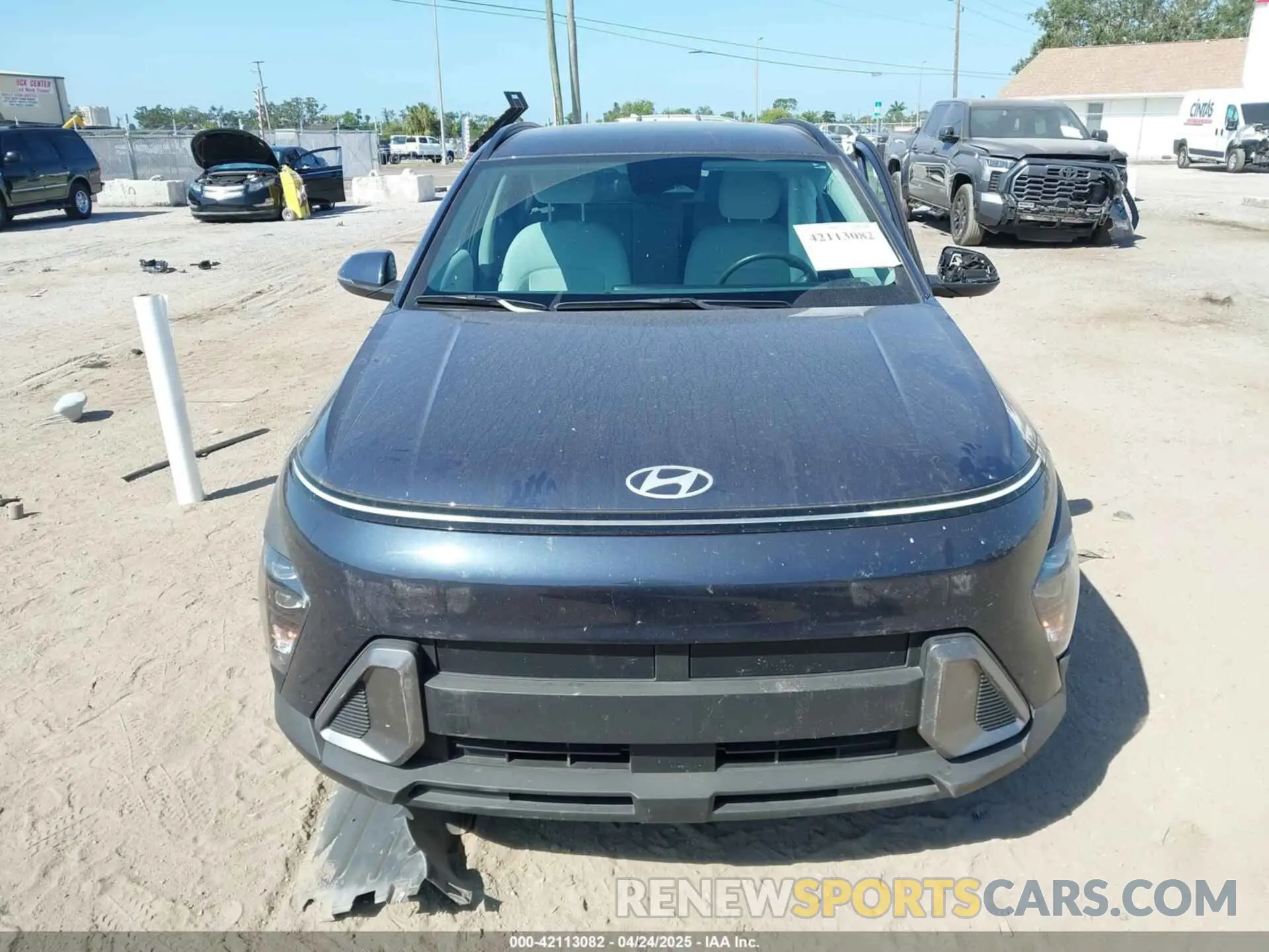 12 fotografías del automóvil dañado KM8HB3AB2RU106918 HYUNDAI KONA 2024