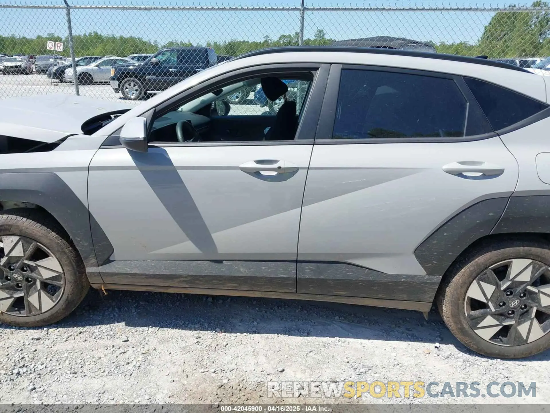 15 fotografías del automóvil dañado KM8HB3AB2RU171025 HYUNDAI KONA 2024