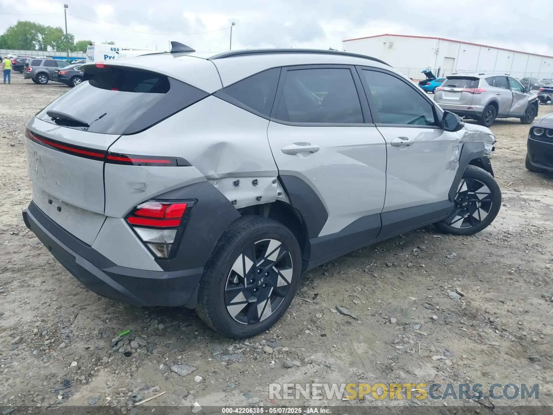 4 fotografías del automóvil dañado KM8HB3AB3RU053503 HYUNDAI KONA 2024