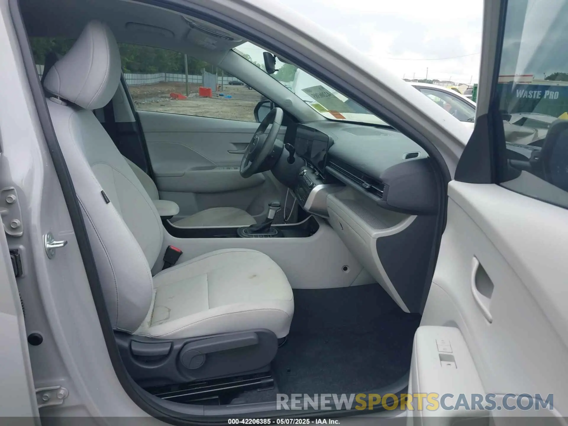 5 fotografías del automóvil dañado KM8HB3AB3RU053503 HYUNDAI KONA 2024