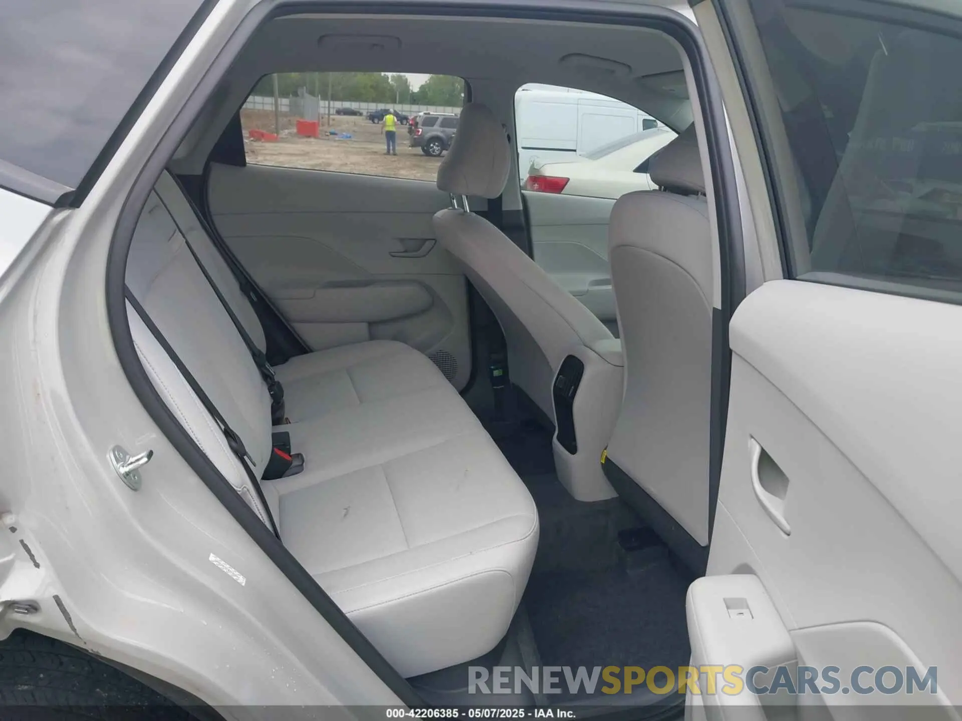 8 fotografías del automóvil dañado KM8HB3AB3RU053503 HYUNDAI KONA 2024