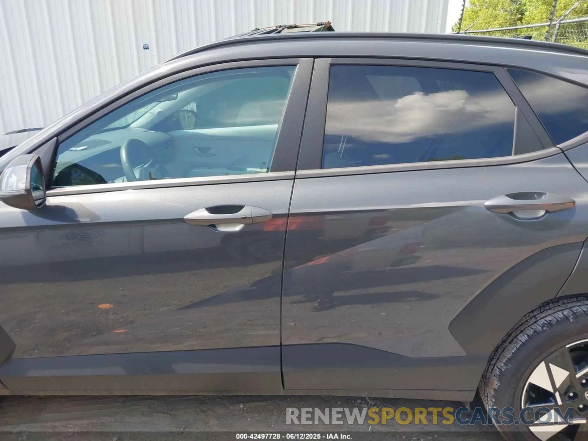 14 fotografías del automóvil dañado KM8HB3AB3RU146781 HYUNDAI KONA 2024