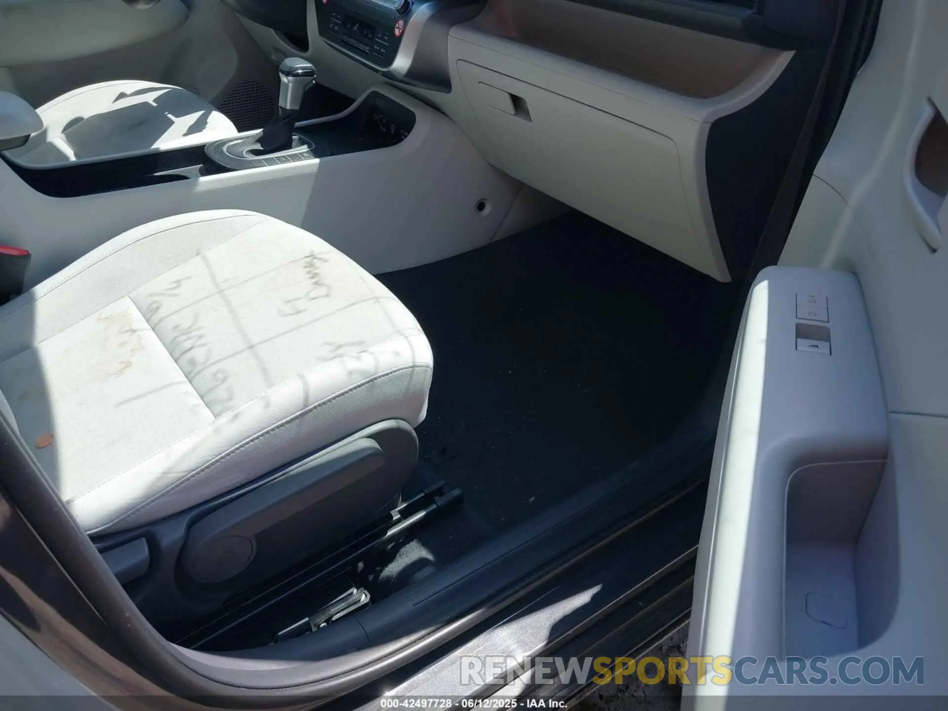 5 fotografías del automóvil dañado KM8HB3AB3RU146781 HYUNDAI KONA 2024