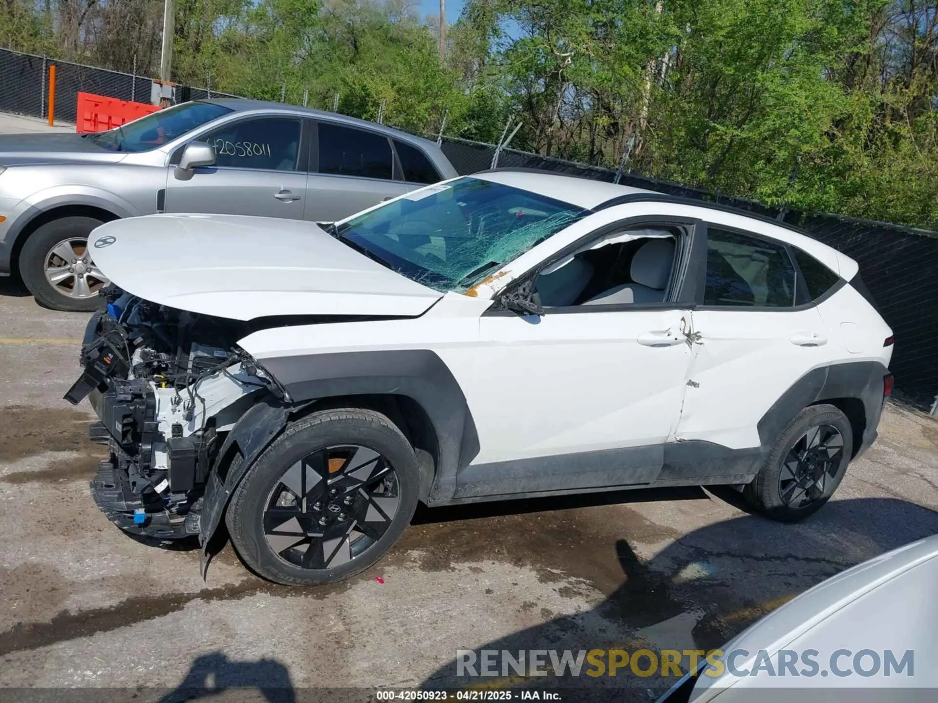 13 fotografías del automóvil dañado KM8HB3AB7RU147464 HYUNDAI KONA 2024